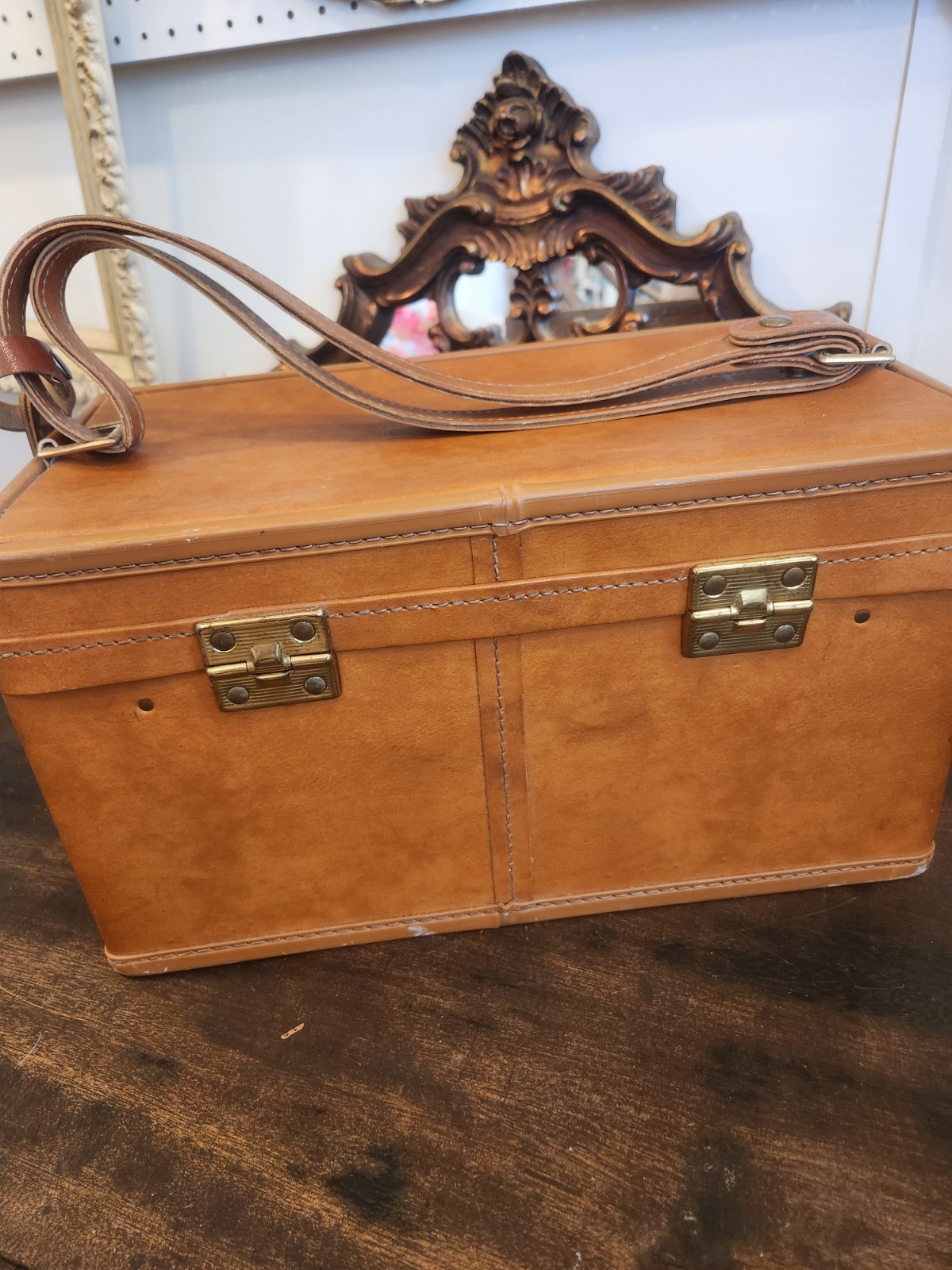 Vintage Hartmann Luggage Leather Type ? Train Case Luggage Vanity Cosmetic W Key