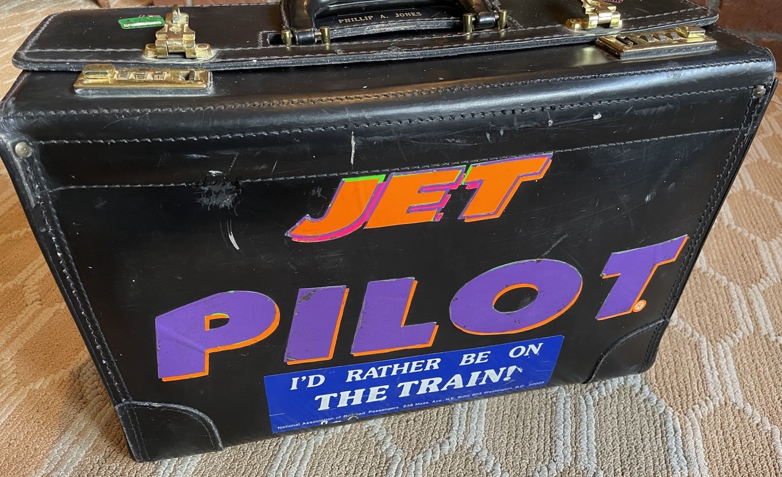 VTG Pilots Travel Case Attache Briefcase Federal Airline Train STICKERS Read
