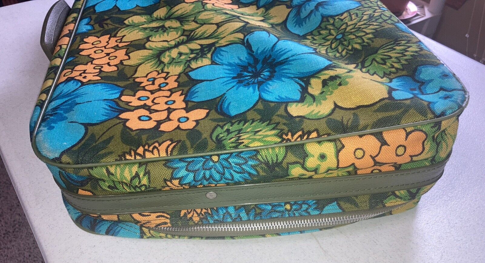 Vintage Bantam Travelware Fabric Suitcase Luggage 20 x 13 Floral Flowers Groovy