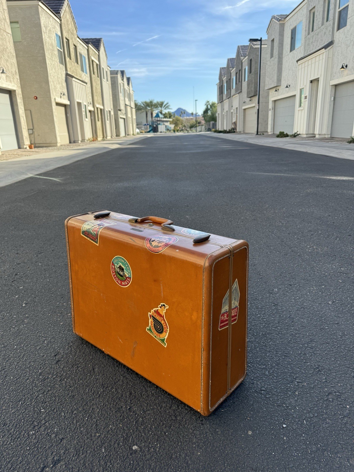 Samsonite 1940s MCM Train Case Hard Shell Brown Vintage Decals Suitcase Luggage