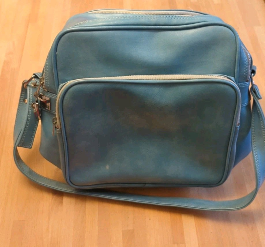 Aqua Blue Travel Bag Luggage Carry On Suitcase Vtg 60s 70s Shoulder Strap Key