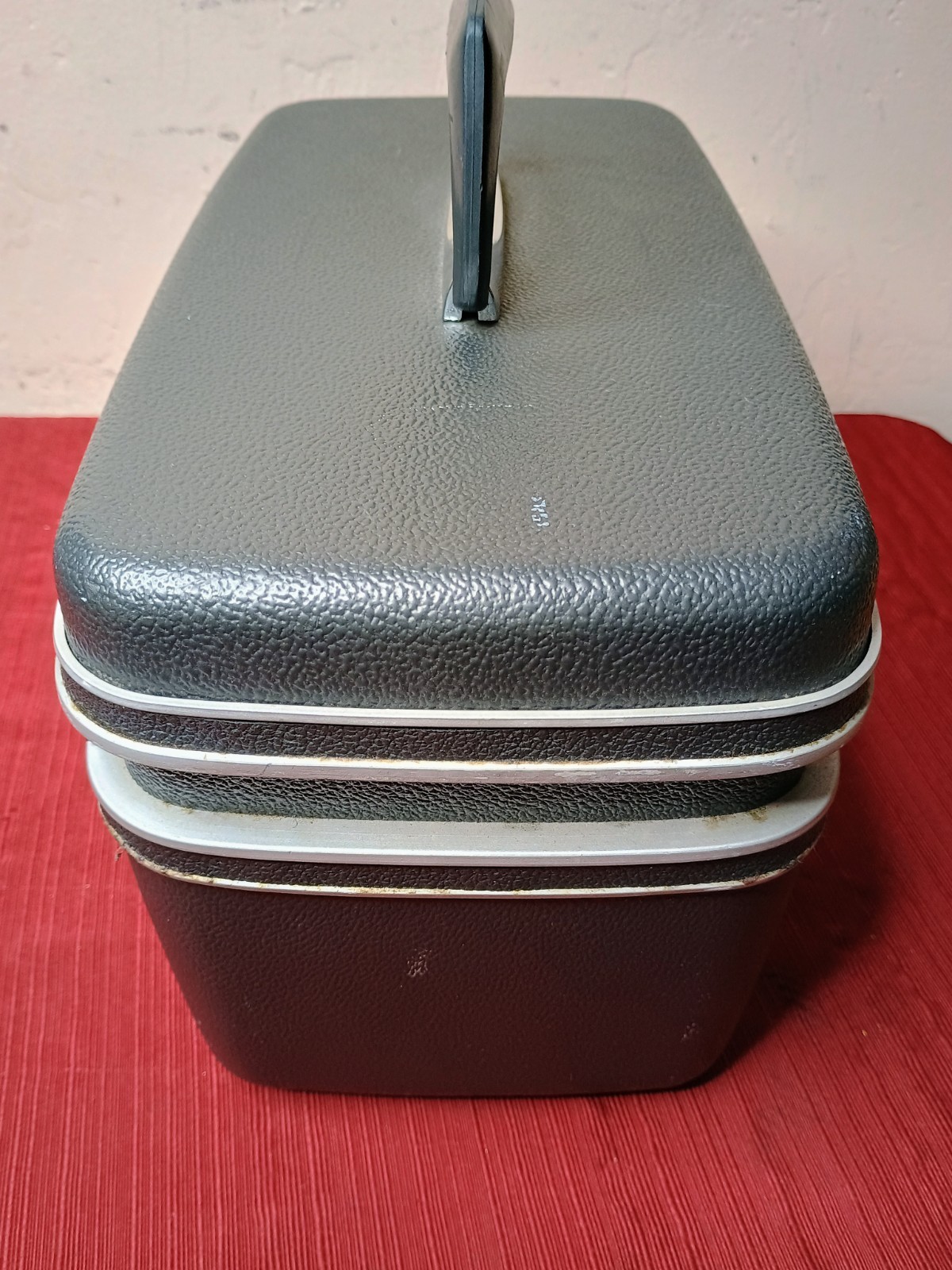 Vintage Samsonite Silhouette Train Makeup Case 1960’s Gray With Keys & Tray