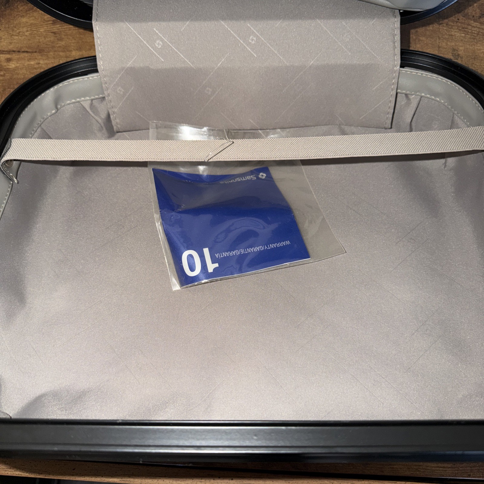 Samsonite Outline 7 Beauty Case Travel Case Black Hard Shell New with Tags