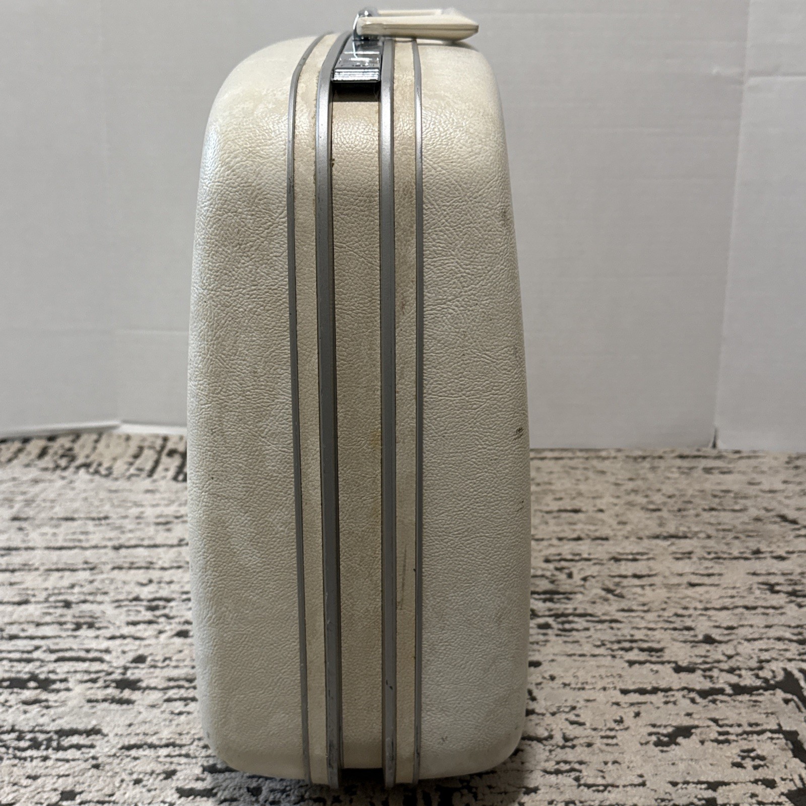 Samsonite Silhouette Luggage Suitcase Vintage Hard Shell Ivory Cream 21”x16”