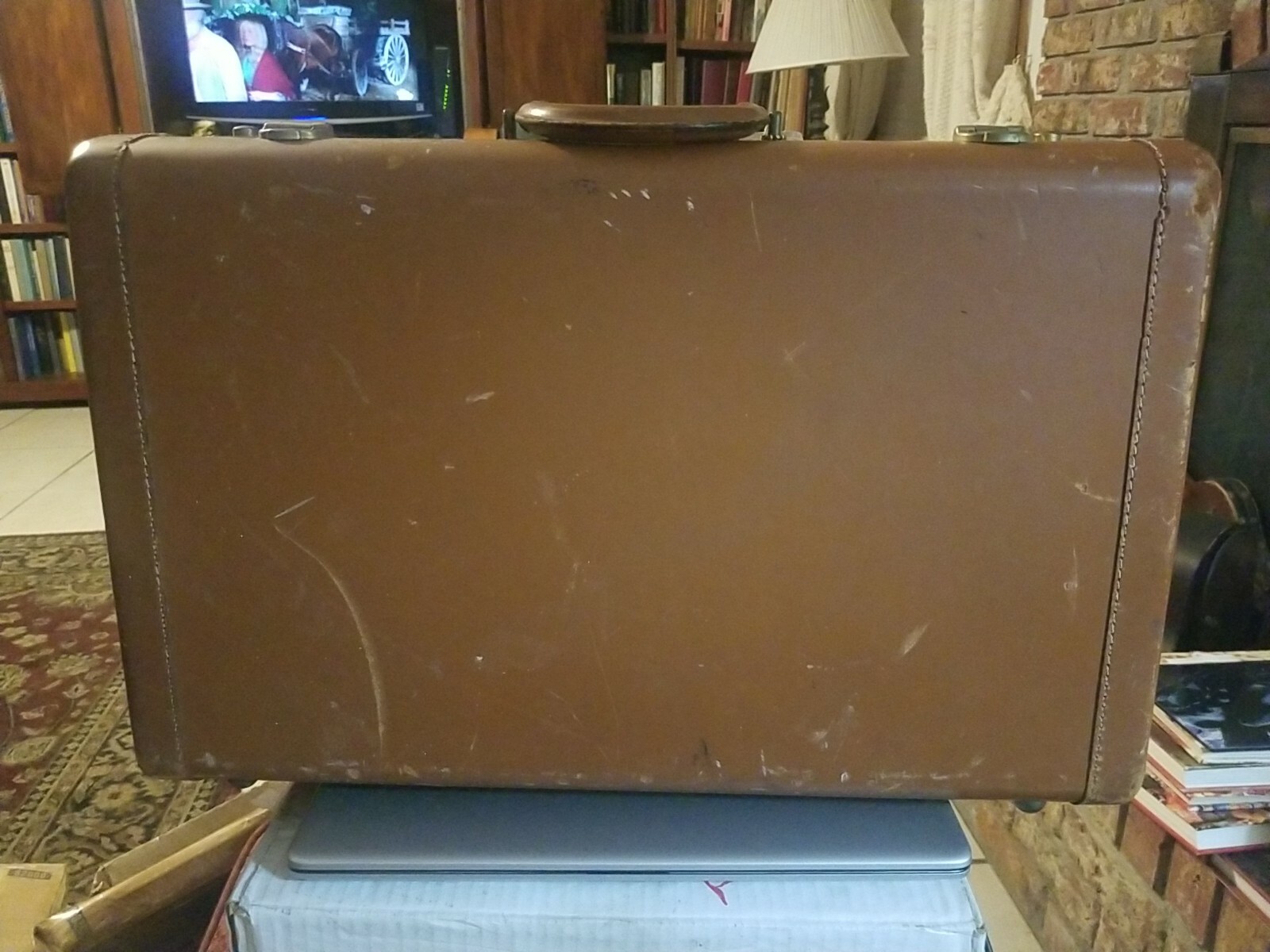 TANNERS COUNCIL AMERICA TOP GRAIN COWHIDE 21X13X7 ” INTERIOR NICE SCUFFS OUTSIDE