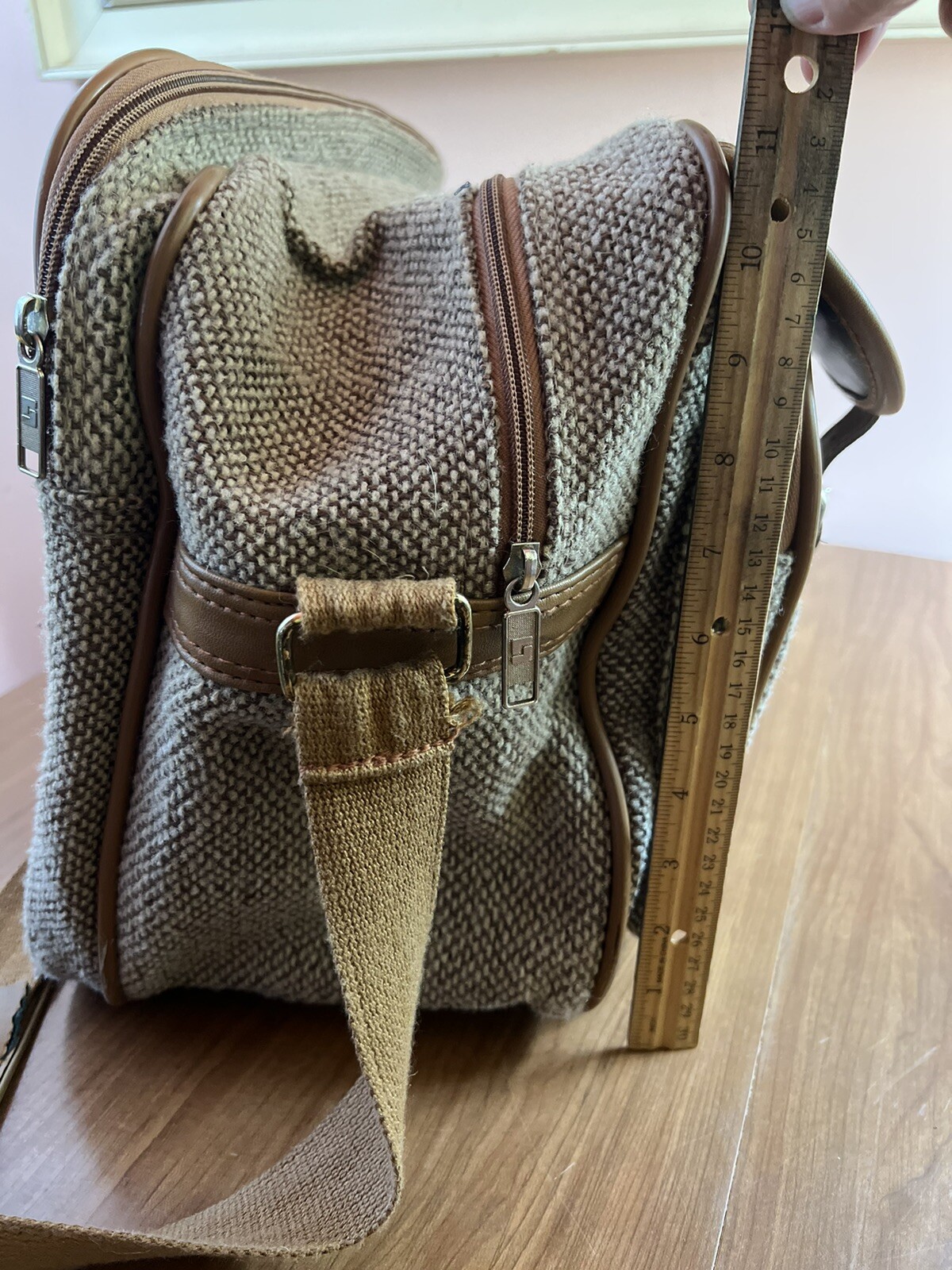 LEISURE LUGGAGE – Brown Beige Woven Wool Bag, Zippers & Buckles, 5 Pocket Bag