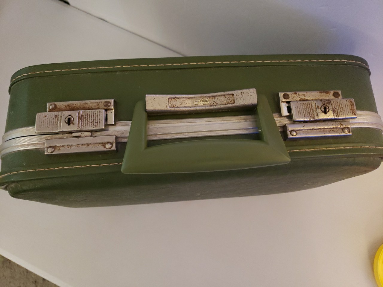 Vtg Hard Shell Suitcase W/ Handle Olive Green 16″ X 10.5″ Inside Mirror Taiwan