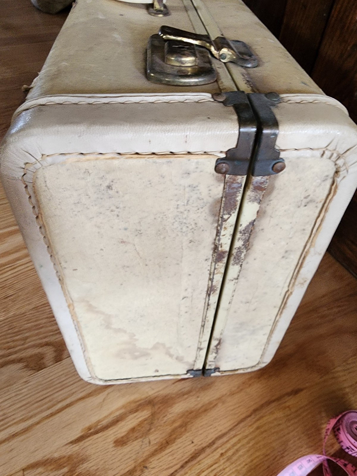 VINTAGE PAPERBOARD SMALL SUITCASE CARDBOARD WORKING LATCHES