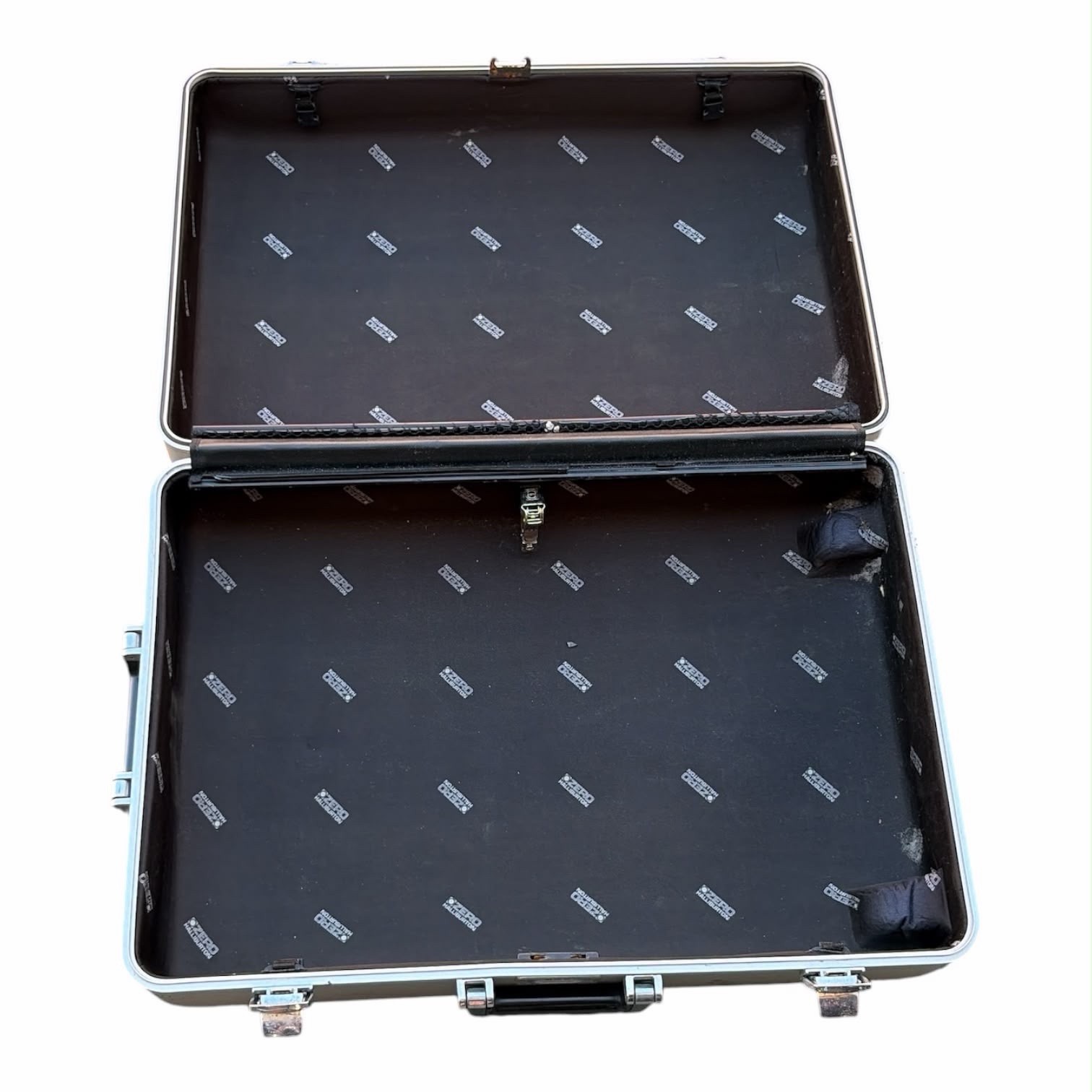 Vintage Zero Halliburton Aluminum Rolling Equipment Case Rare Style USA 26”