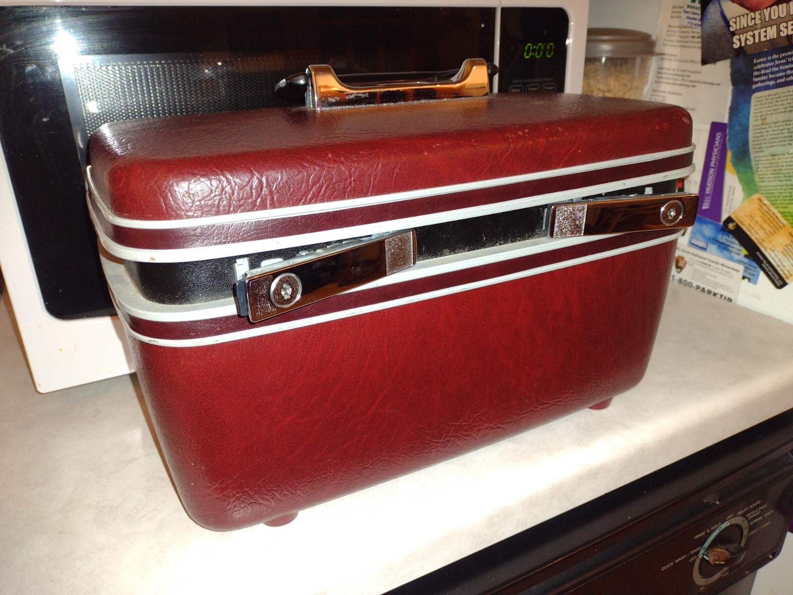 Samsonite Sentry Hard Shell Cosmetic Luggage Case. Maroon Color.
