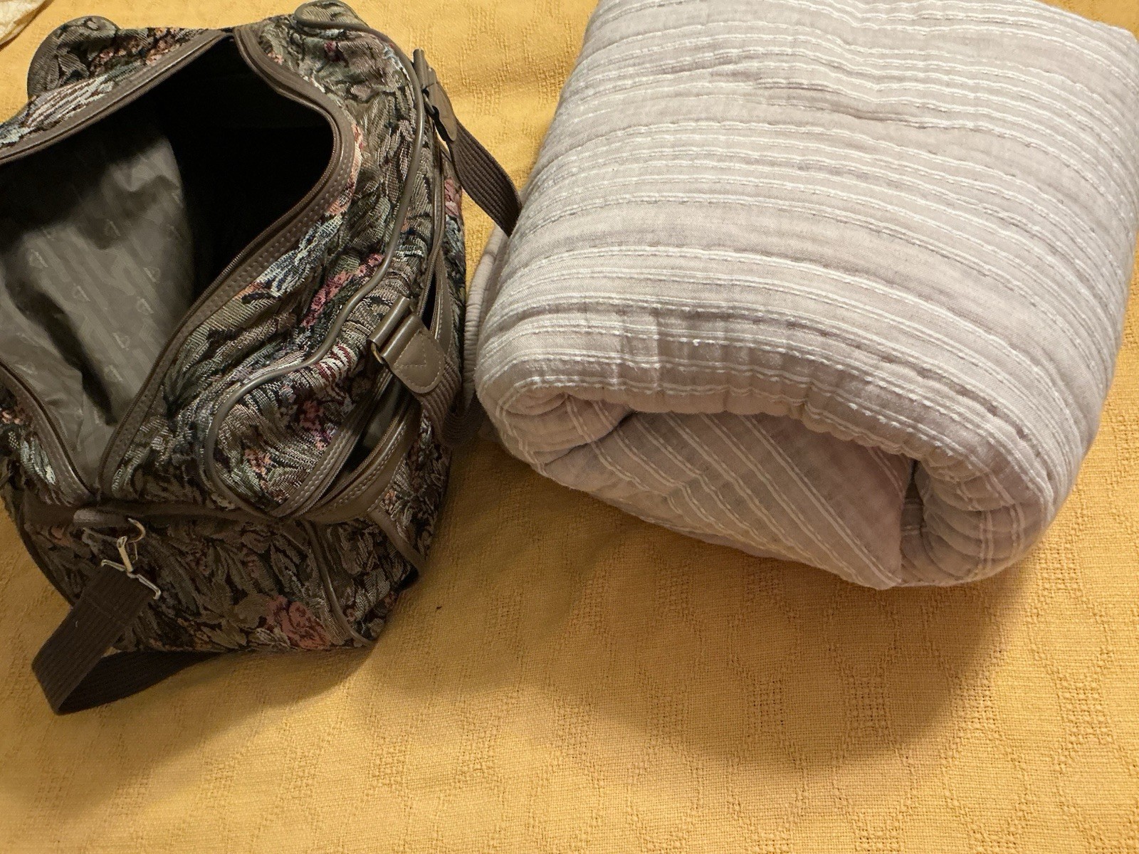 Jordache VINTAGE Floral Tapestry Duffle Bag Weekender Canvas EUC