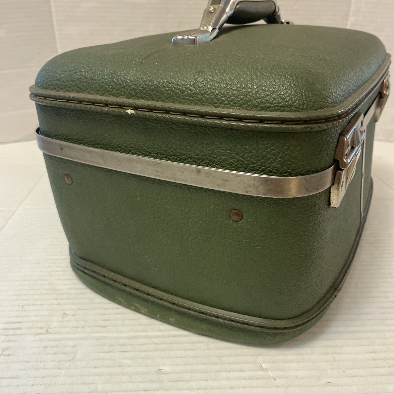 VTG American Tourister Train Makeup Case Avocado Green Hard Shell Travel Case