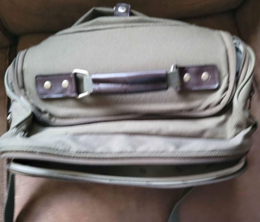 American Tourister Arizona Messenger Bag Shoulder Travel Carry On
