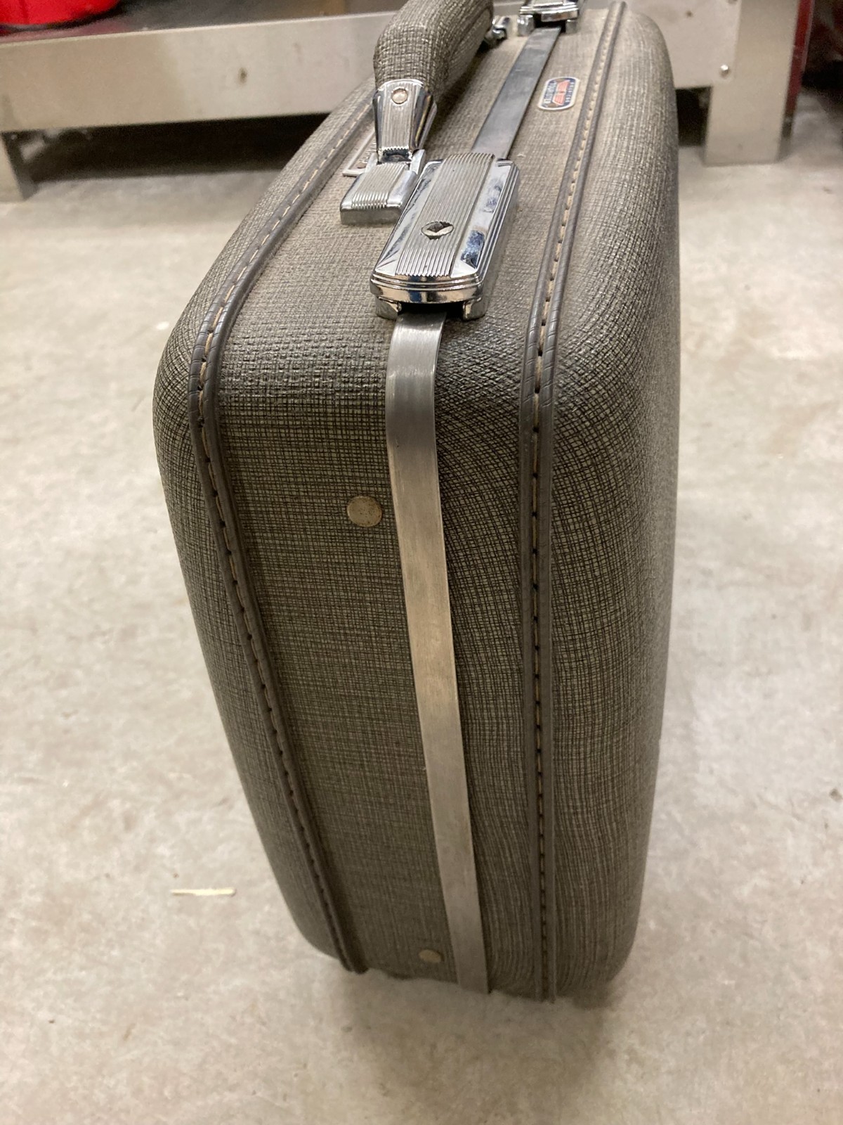 Vintage Gray Traincase by American Tourister – Cosmetics Travel Case- no key