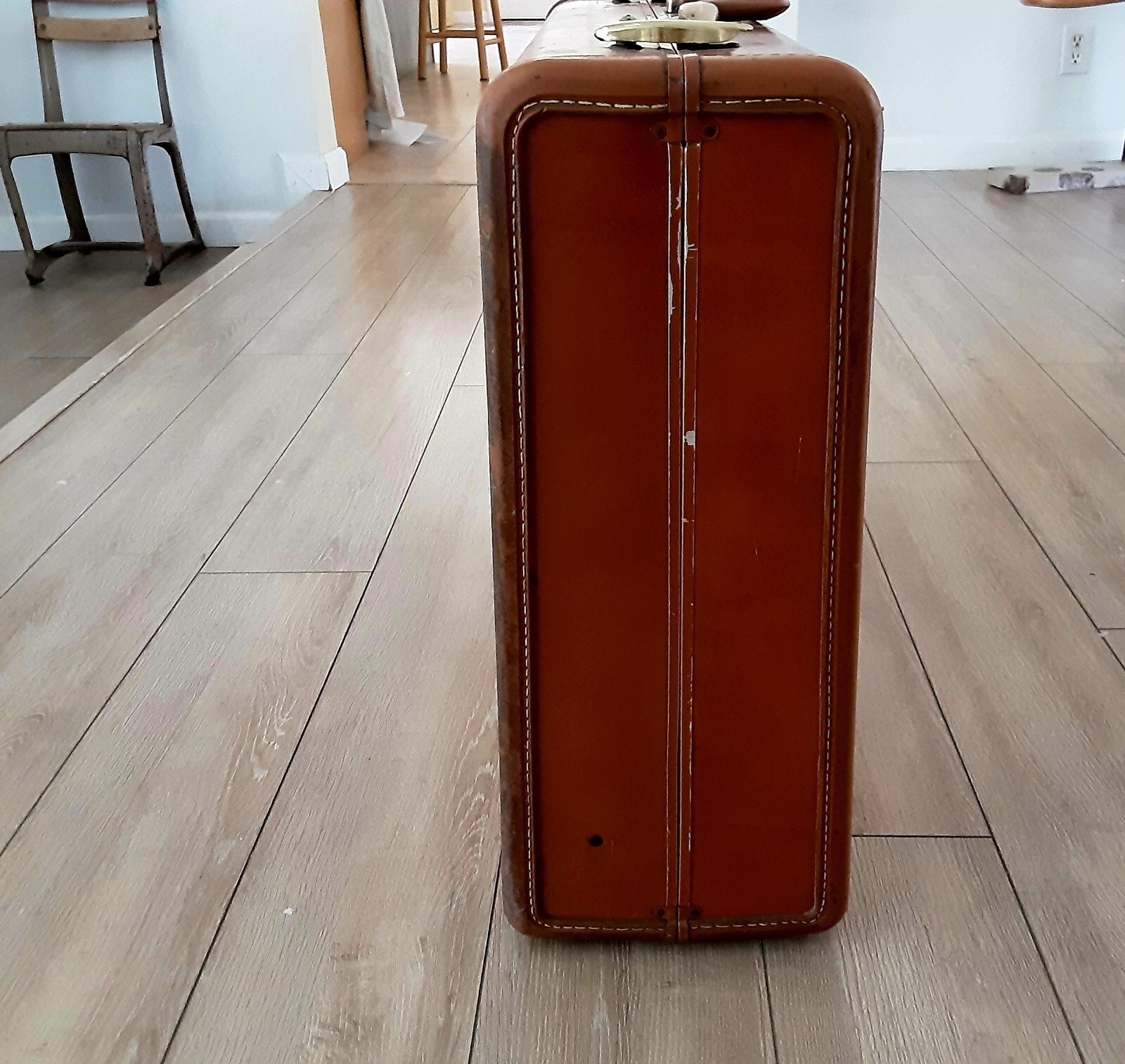 Vintage Samsonite Large 24″ Tan brown Leather Hard Shell Suitcase/Luggage