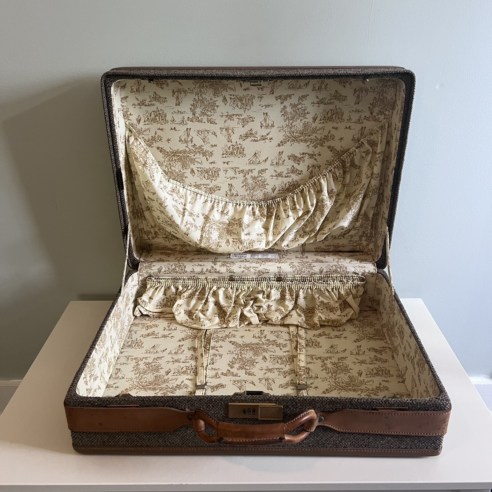 Hartmann Luggage Tweed Leather Suitcase Belting Combination Vintage 24x18x7