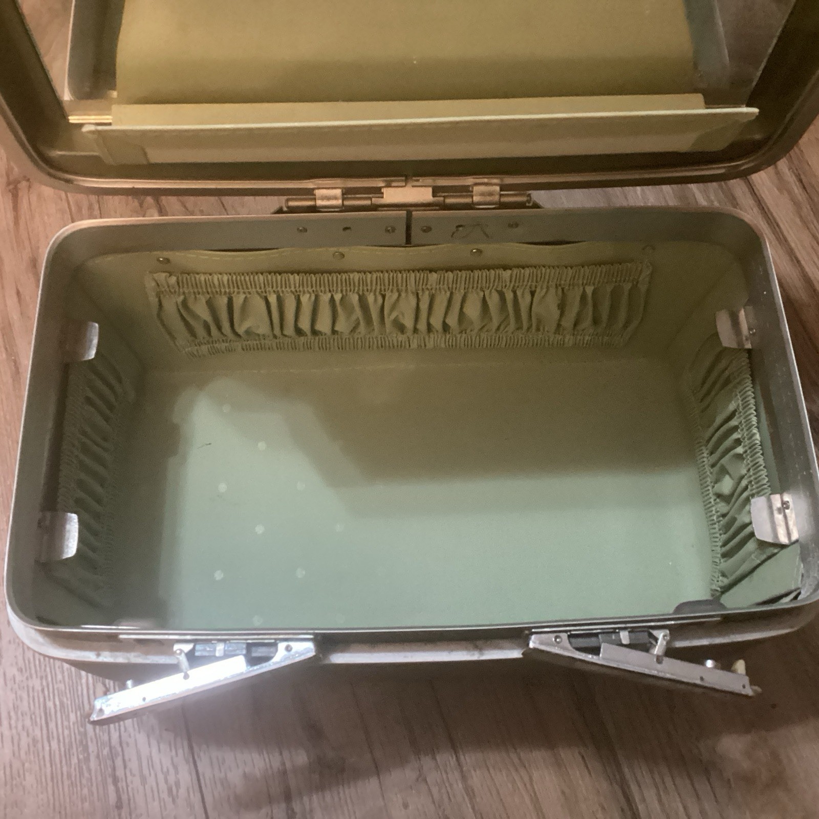 Samsonite Royal Traveller Medalist Train Makeup Case Avocado Green W/key
