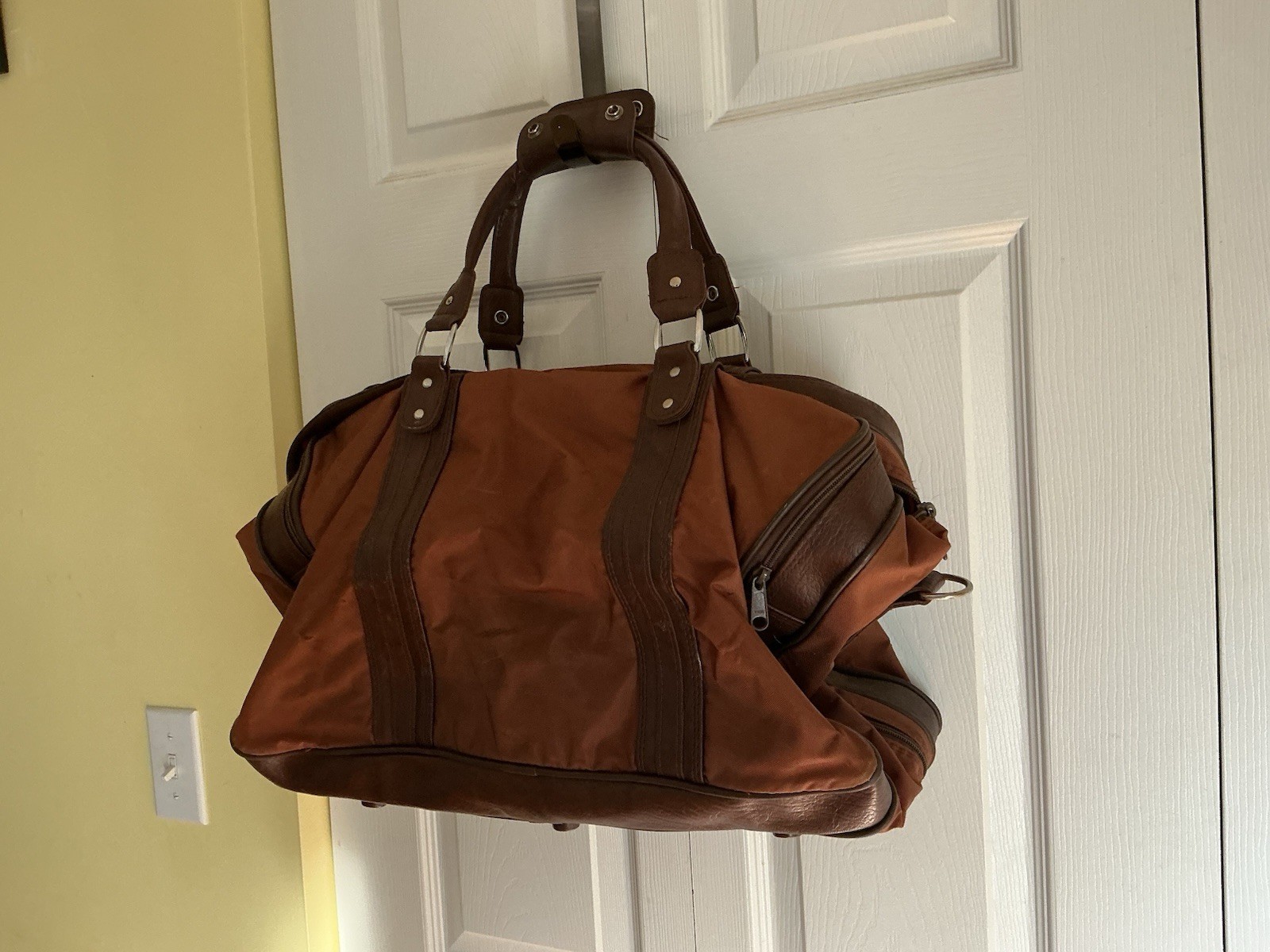 Vintage Washable Two Piece Carry On American Tourist Weekend/ Travel