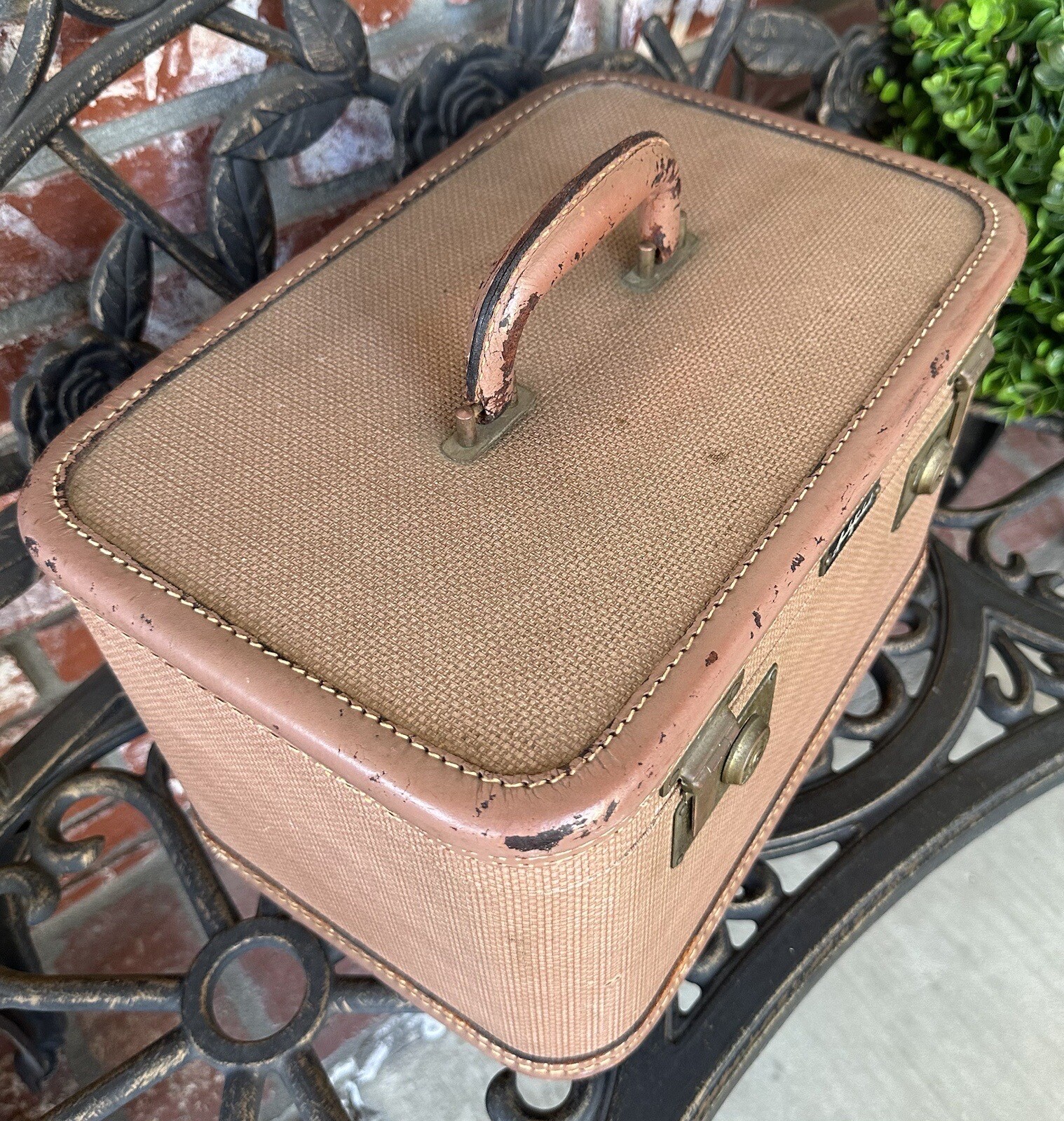 Vintage Amelia Earhart Train Case; Peach Tan; Drk Peach Int W/Mirror;Locks W/Key