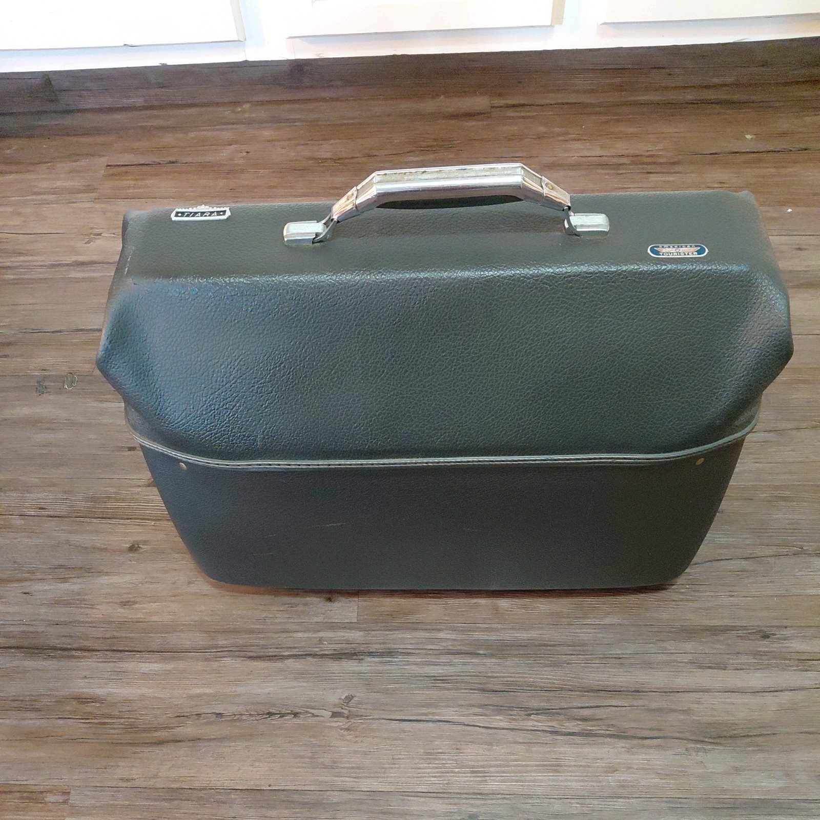 Vintage 1960s AMERICAN TOURISTER ‘Duette’ Tiara Line Hardshell Black Garment Bag