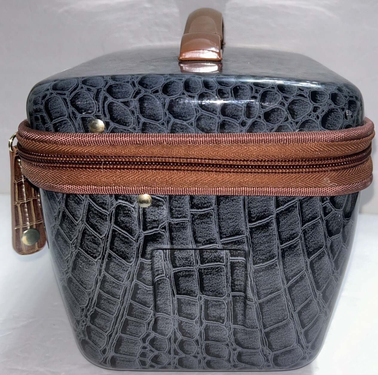 Samantha Brown Hard-sided Train Case Black & Grey w/ Brown Trim 14 x 8 x 8”