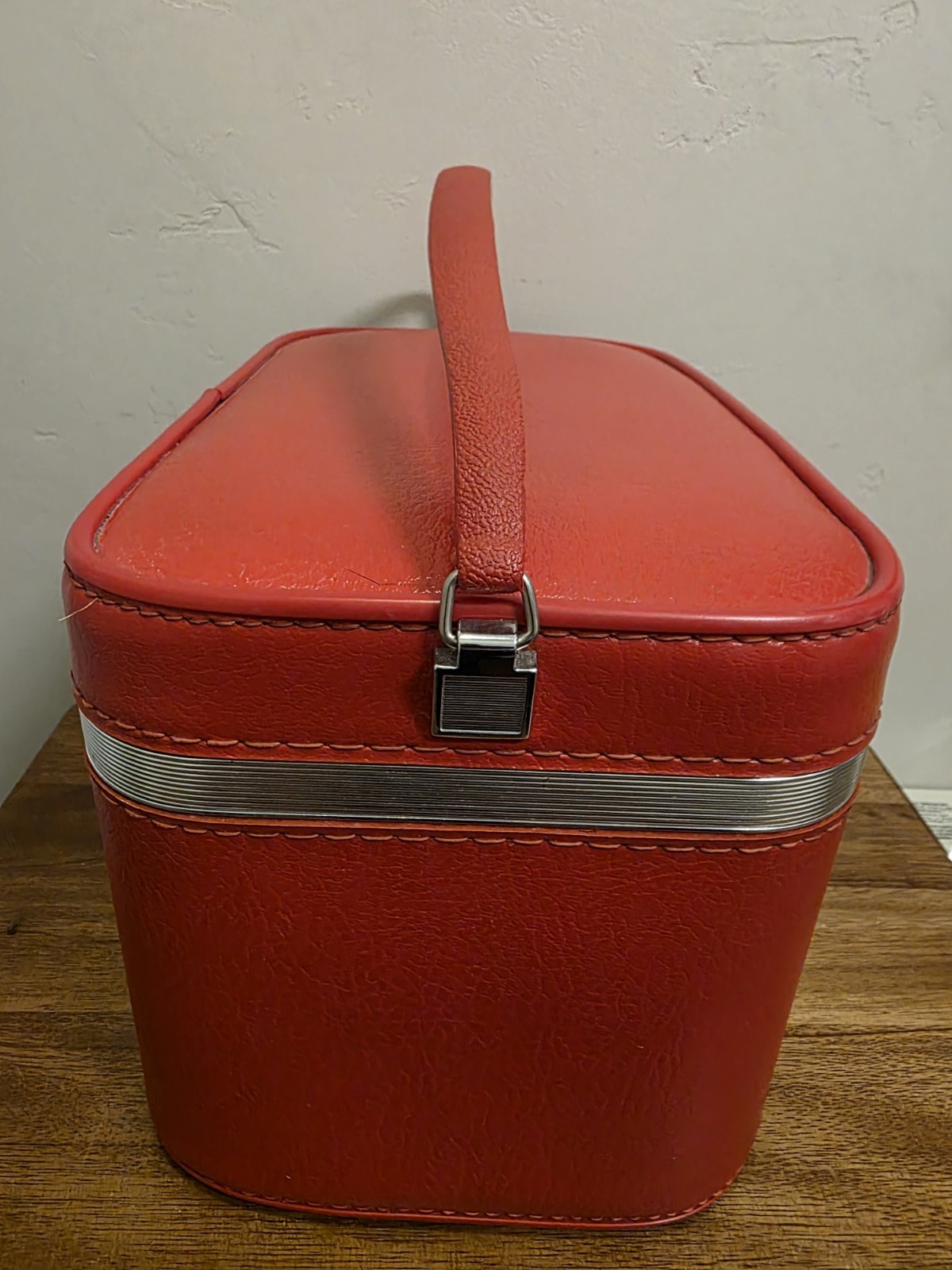 Vtg Amelia Earhart Red Hardside Train Case Luggage Original Mirror EUC 14″x9″x9″