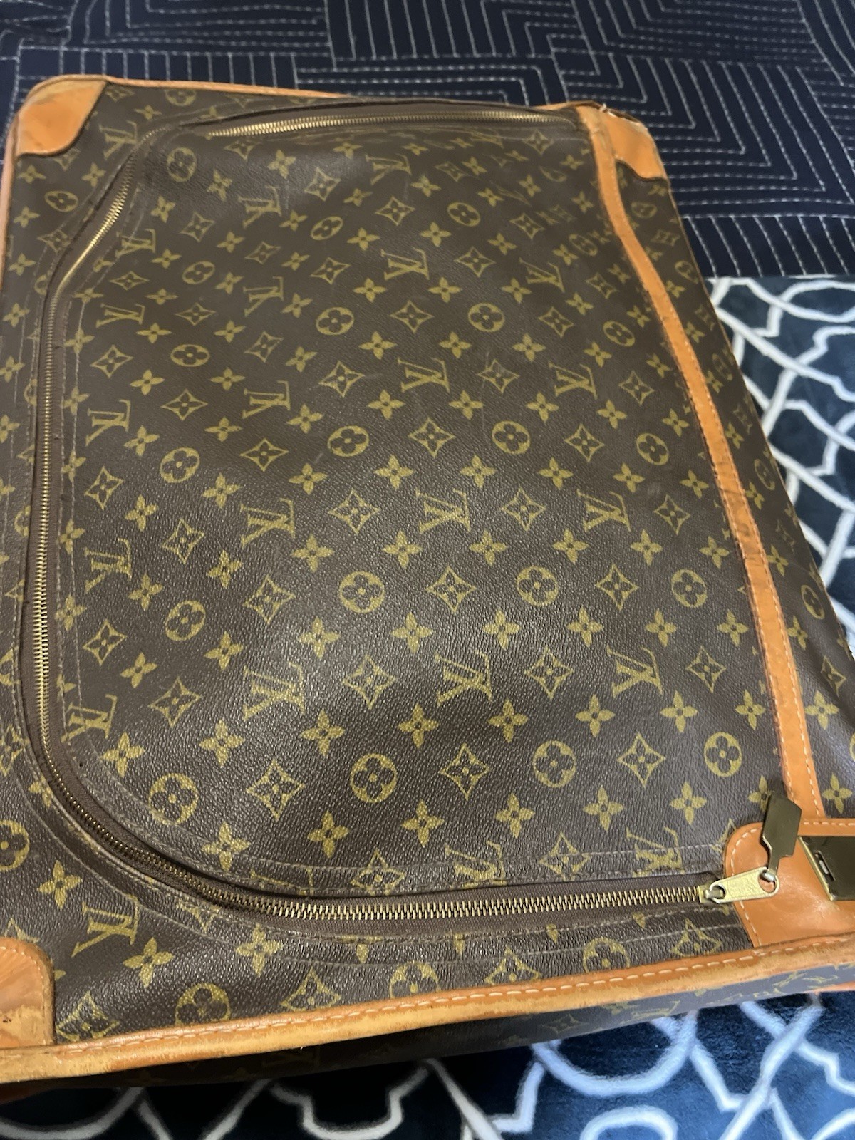 Vintage French Company Louis Vuitton Luggage 22″ x 18″ Talon Zipper & Keys