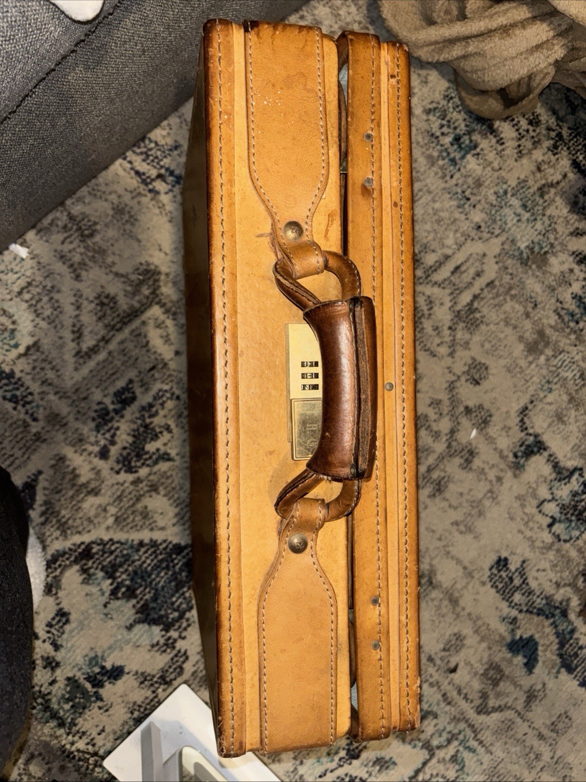 Briefcase Vintage Hartmann Light Brown Belted Leather Suitcase – Doesn’t Lock