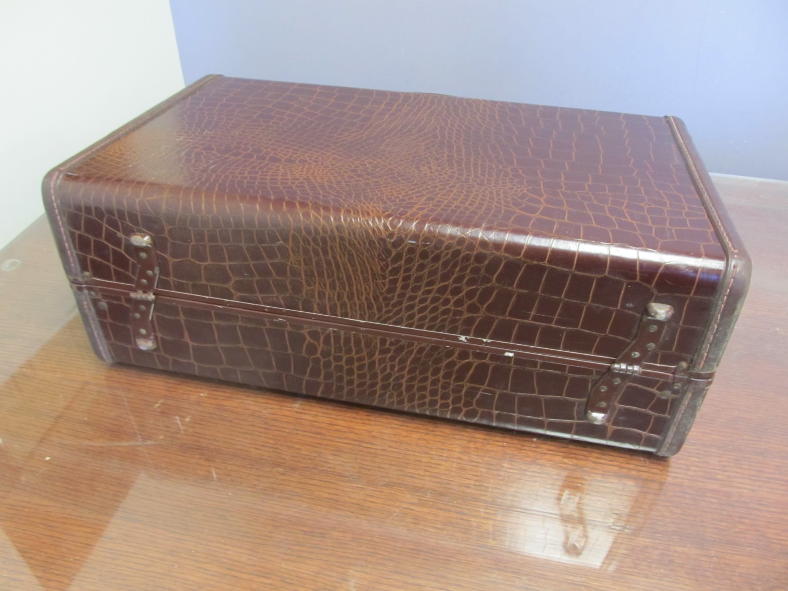 VINTAGE Samsonite 4121 Shwayder Faux Alligator Suitcase Train Luggage 21x13x8