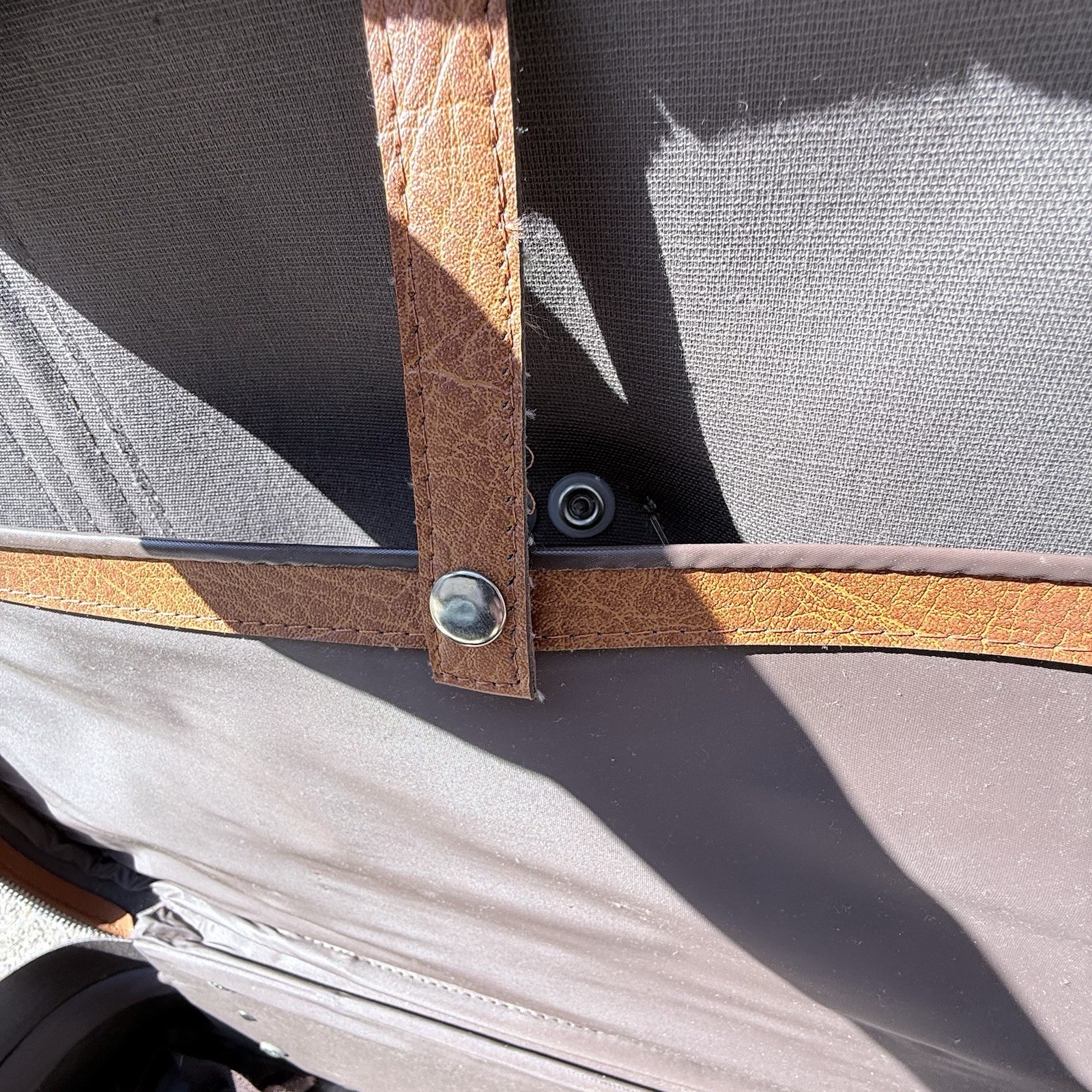 Vintage World Traveler Brown Leather Style Suitcase Carry On Locking Zipper