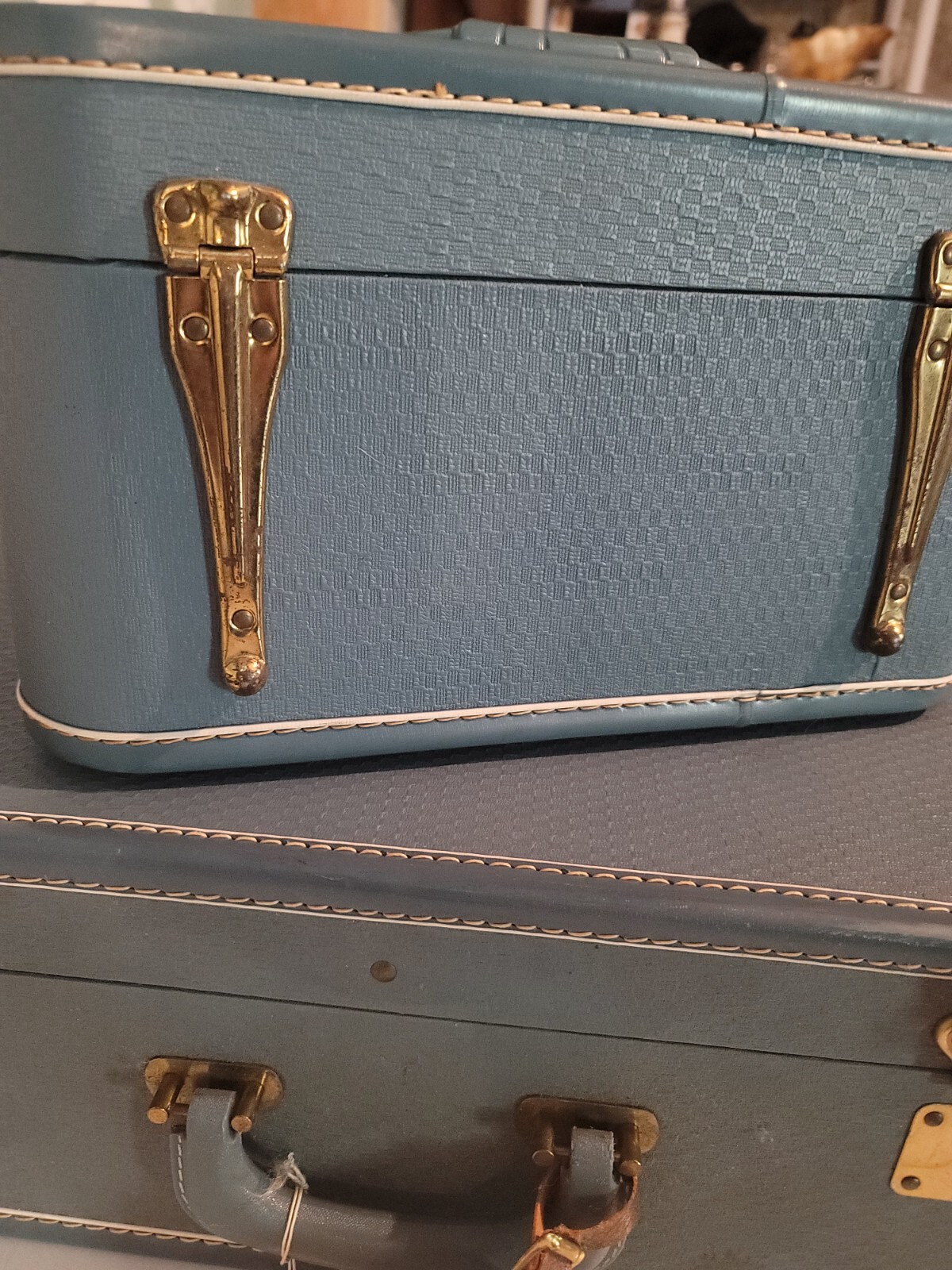 2 Vintage Train luggage Makeup Hardcase Cosmetic No Tray, no key, With Mirror