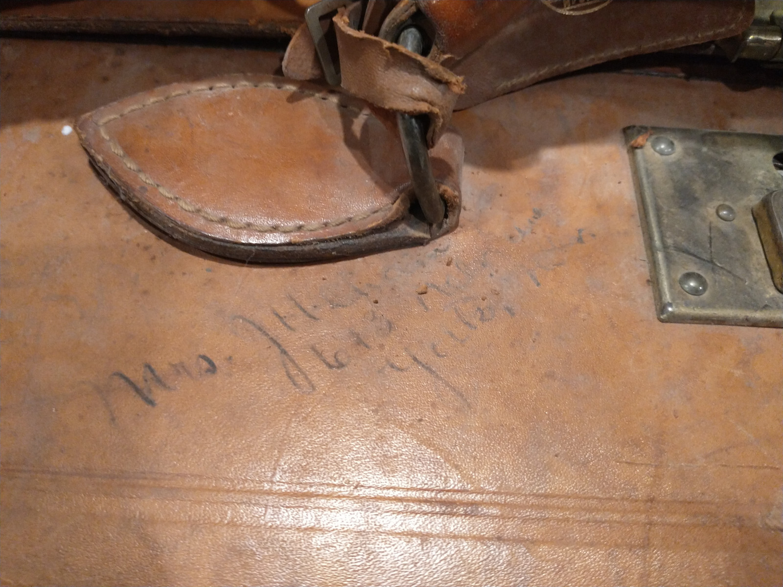 vintage antique genuine hard leather travel suitcase 24x13x7