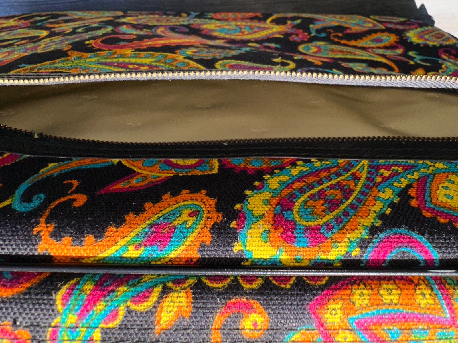 Vtg 60s Bantam Travelware Suitcase Luggage Paisley Mod Black Neon Canvas KEY