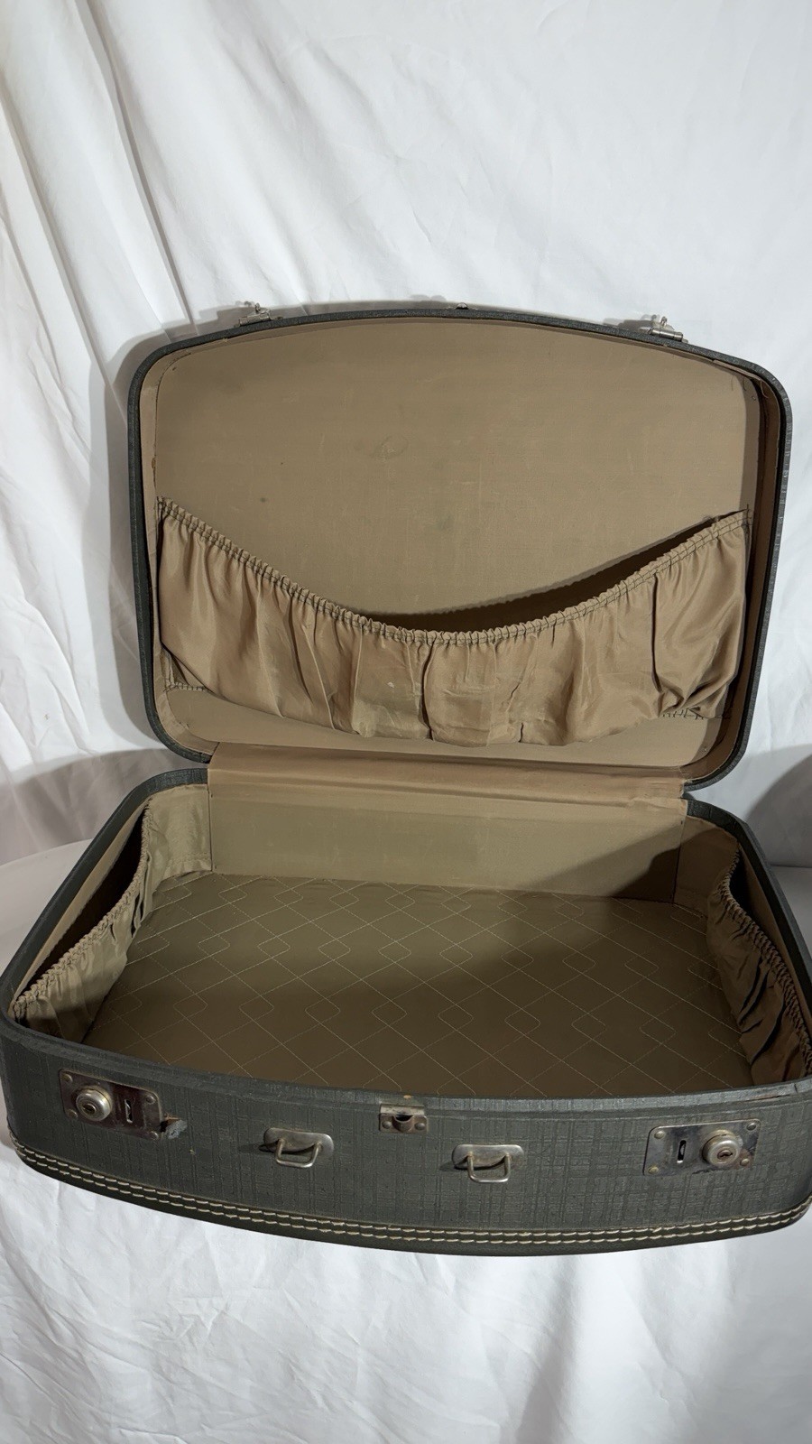 Vintage 1950s Hard Shell 3-Piece Luggage Set Vanity Case Mirror Green Beige