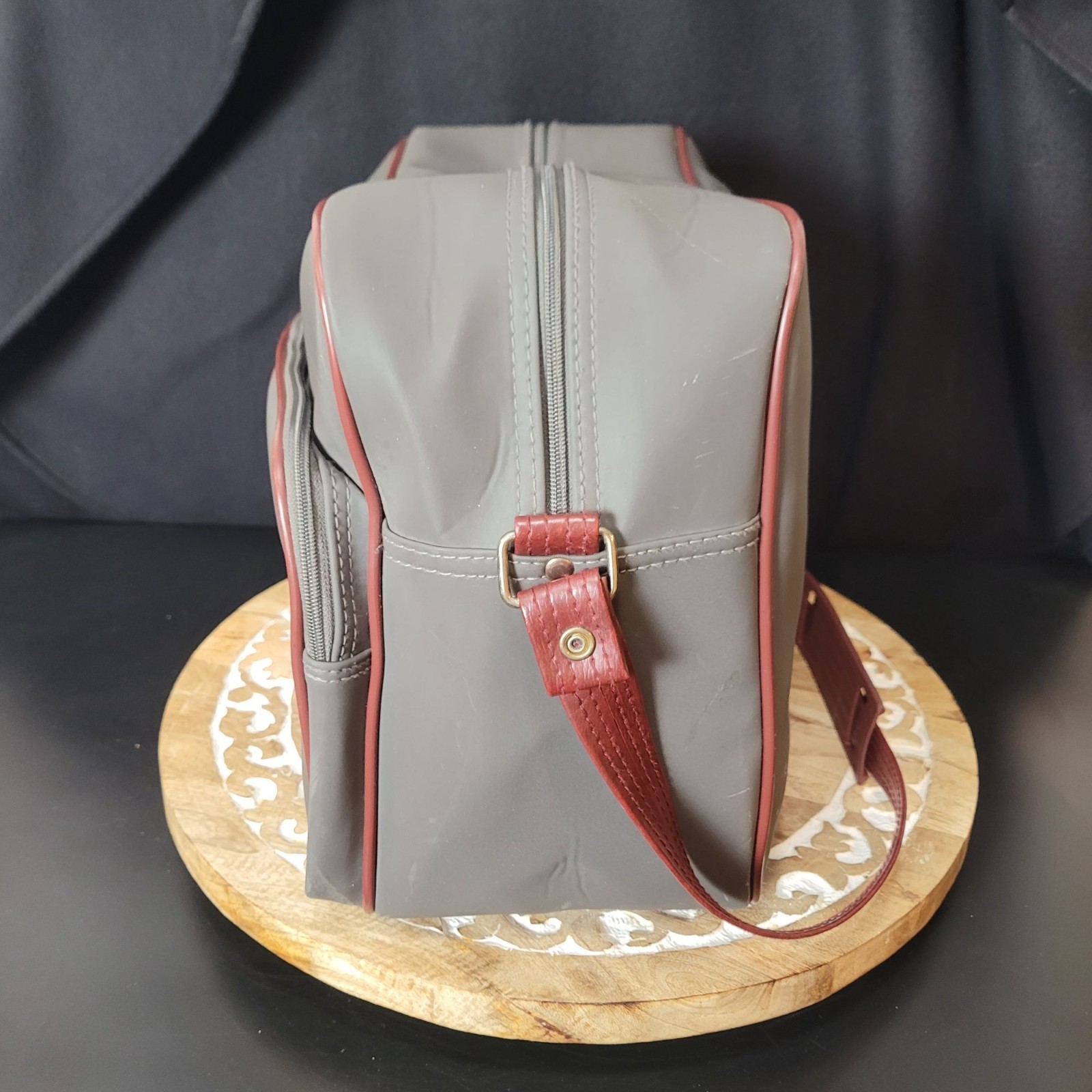 Vintage Monarch – Holiday Travel Bag Gray & Red Faux Leather Adjustable Strap