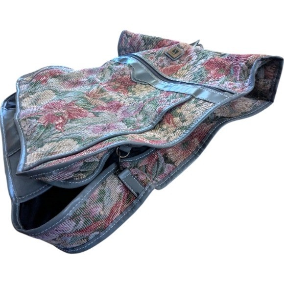 VTG Leisure Floral Tapestry Garment Bag