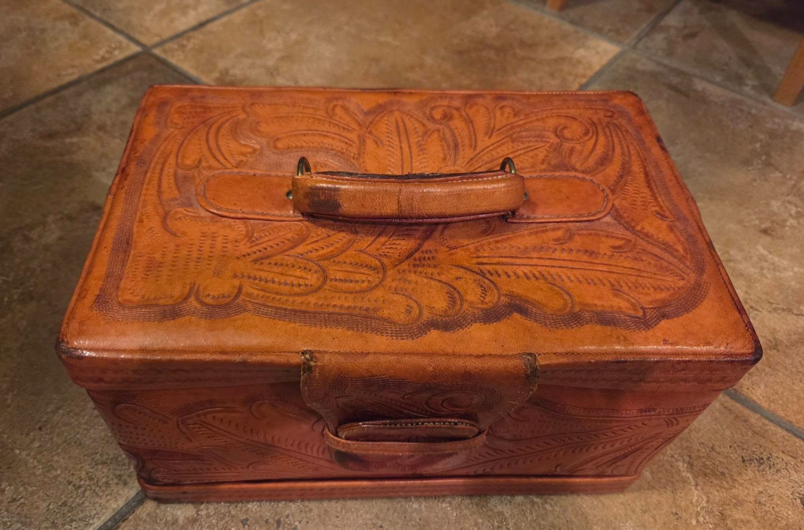 Vtg Hand Tooled Leather Brown Train Case Cosmetic Jewelry Pocket 40’s