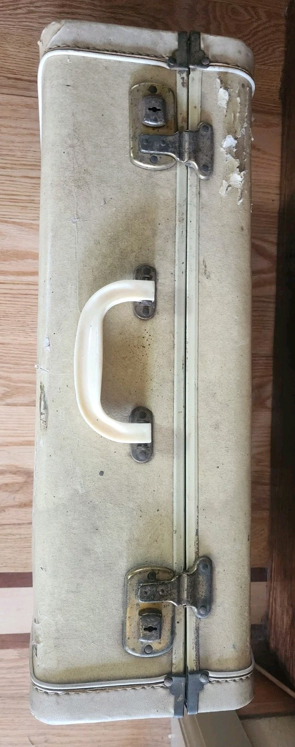 VINTAGE PAPERBOARD SMALL SUITCASE CARDBOARD WORKING LATCHES