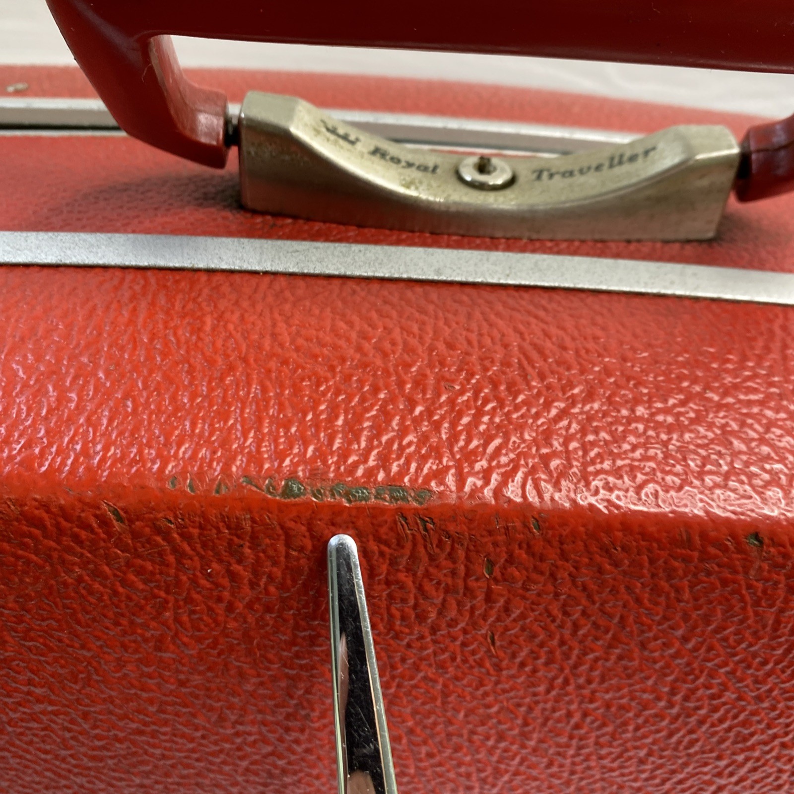 Vtg MCM Mid-Century 50s 60s Royal Traveller Suitcase luggage RED No Key Eclectic