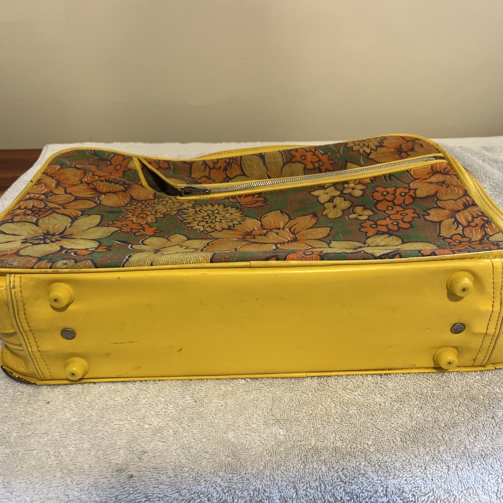 Vintage 1970’s Hippie Flower Power Daisy 70s Travelware Canvas Suitcase