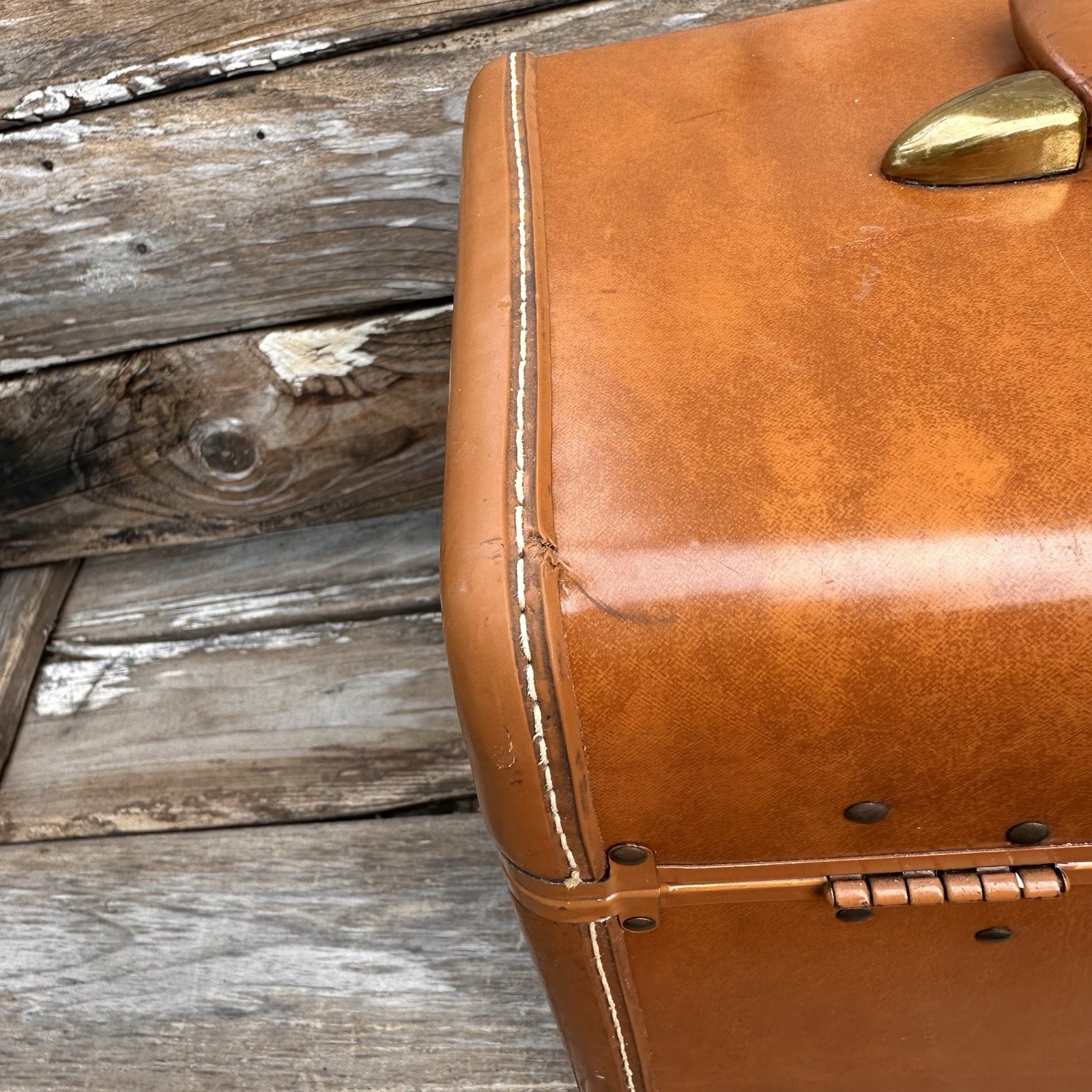 Vintage Samsonite Schwayder #4612 Brown Faux Leather Makeup Train Hard Case USA