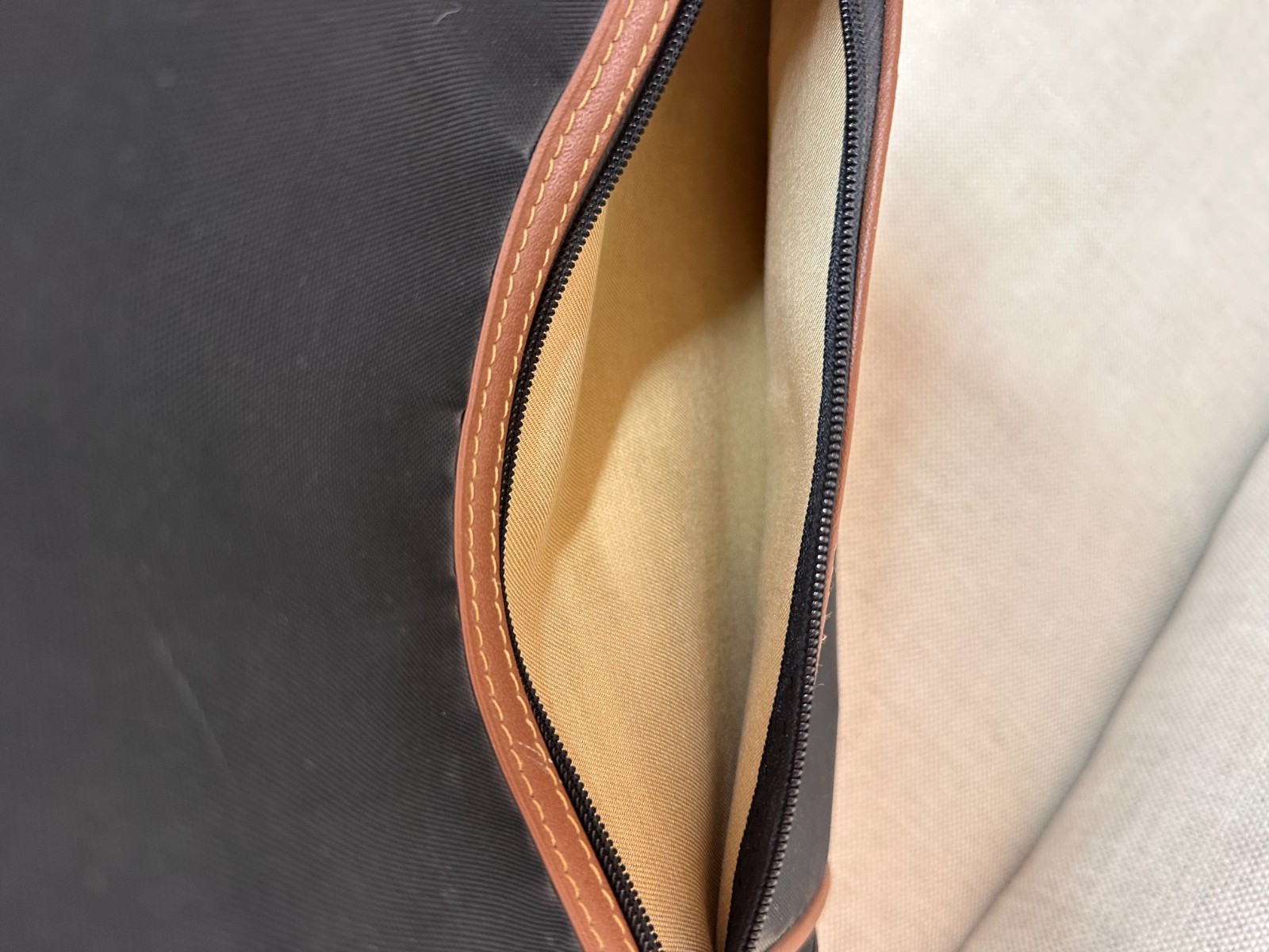 Vintage Lark Weekender Duffel | Expandable Sides | Lock + Strap