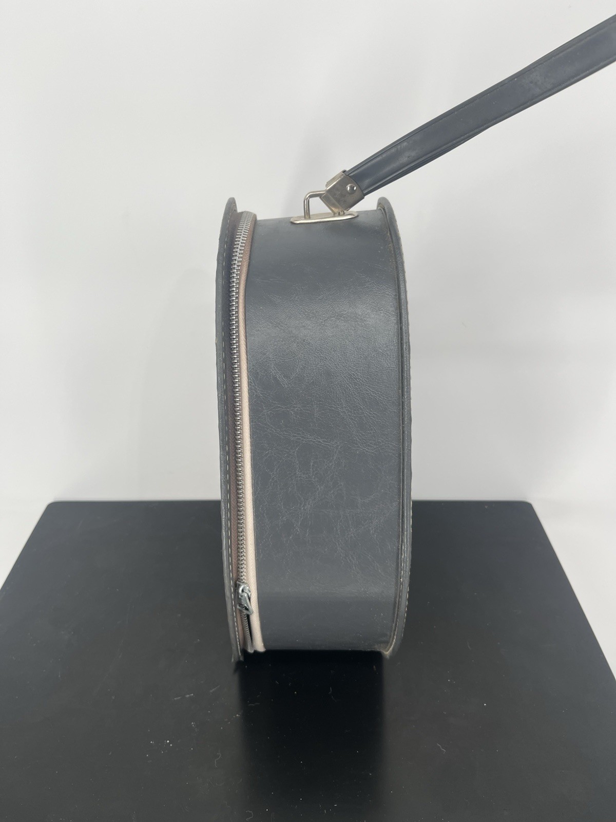 Vintage Train Case Suitcase Oval Teardrop Egg Shape Zipper Closure Handle Gray
