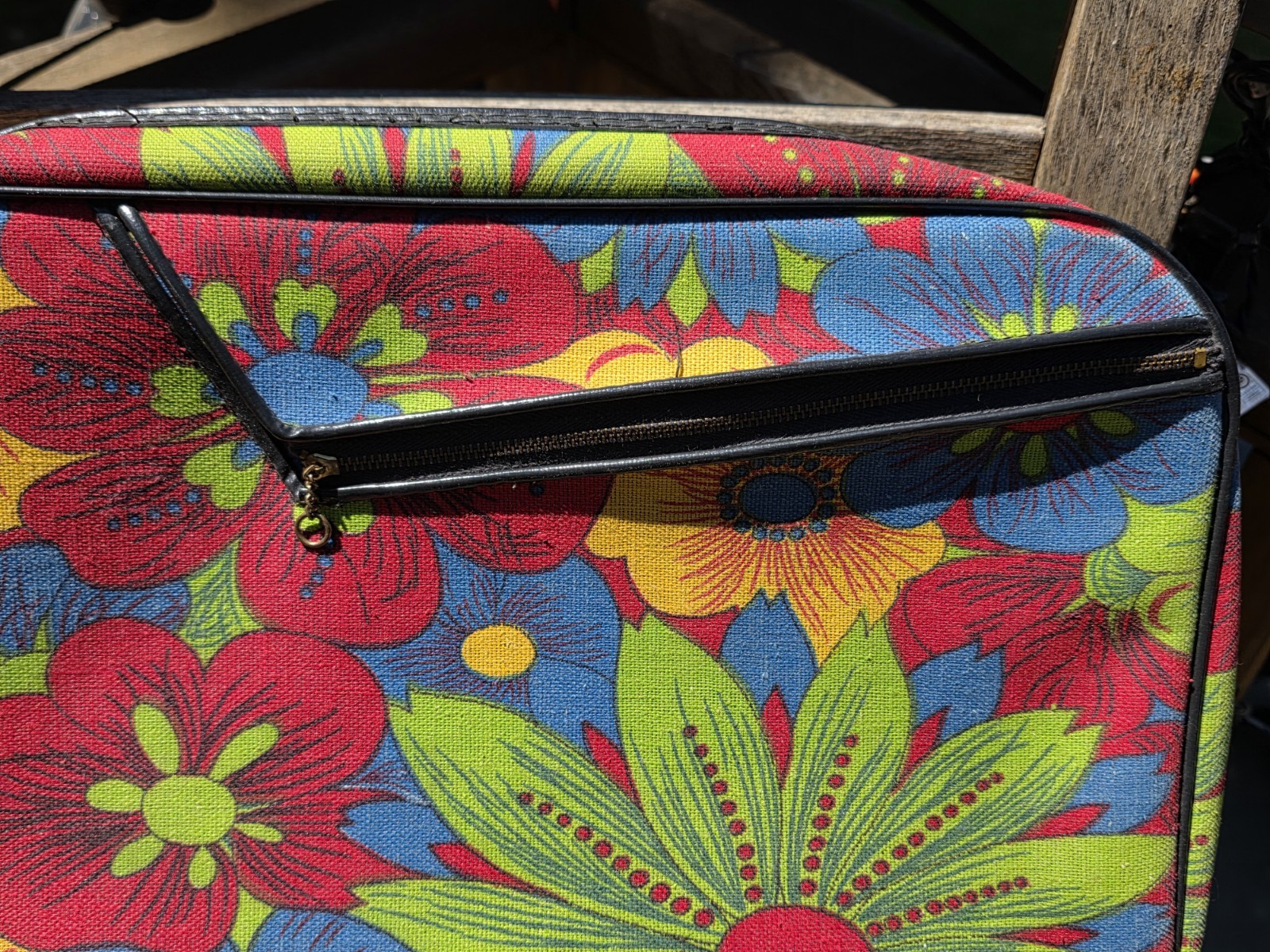 Vintage 60s 70s Child’s Floral Groovy Retro Overnight Bag Suitcase Luggage -FLAW