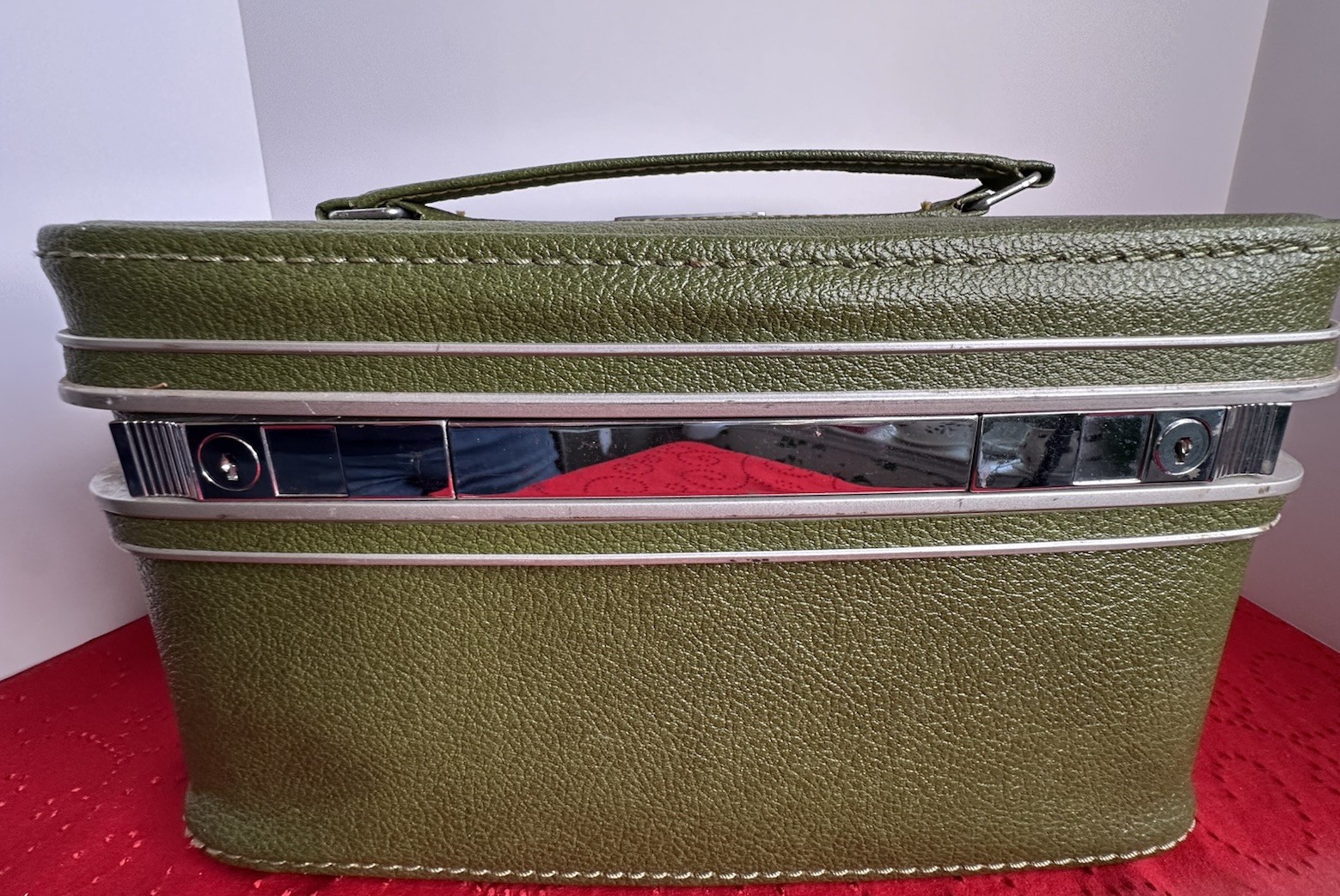 1970s Samsonite Fashionaire Avocado Green Royal Traveller 15x8x8″ Makeup Case