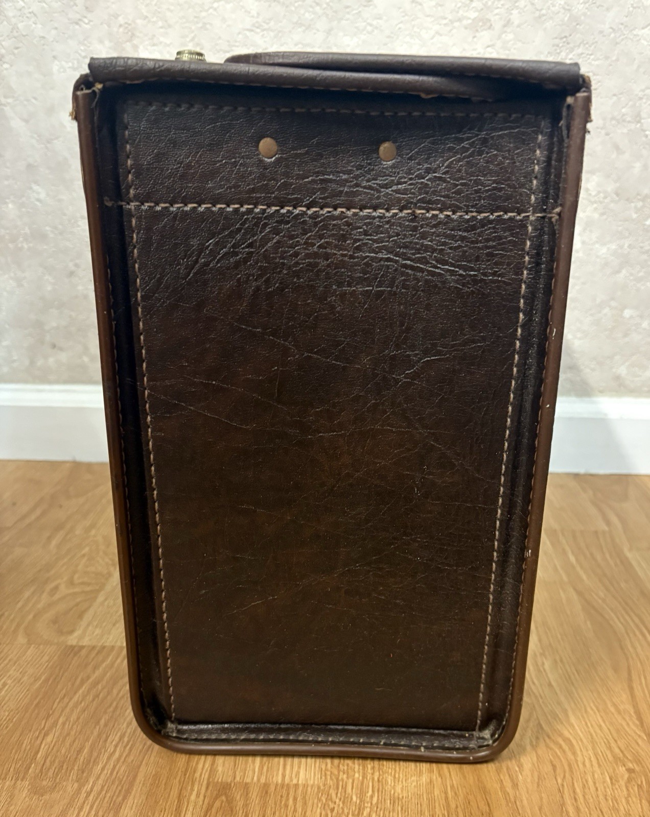 MCM Faux Leather Vinyl Carrying Case with 2 Keys Doctors Pilots Lawyers Tote