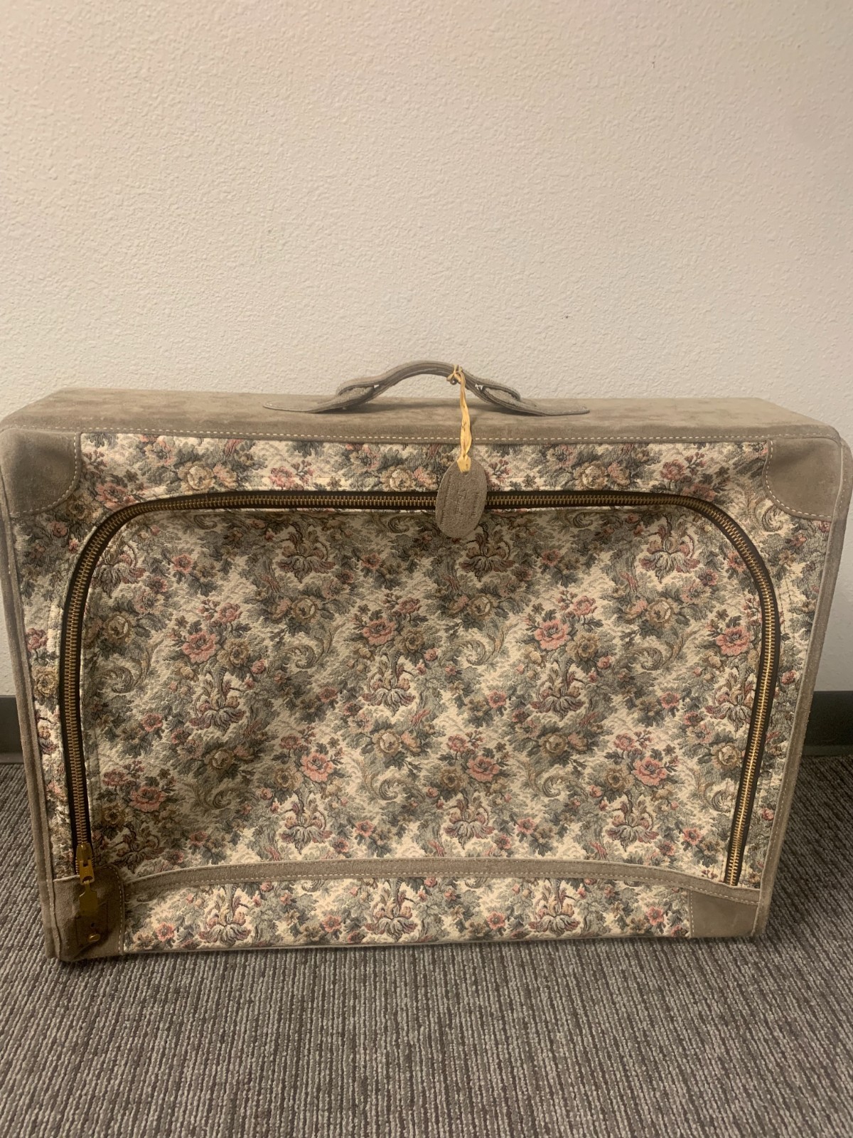 Vintage French Luggage Co Rose Gray 29x 22x 7” Pullman Suitcase
