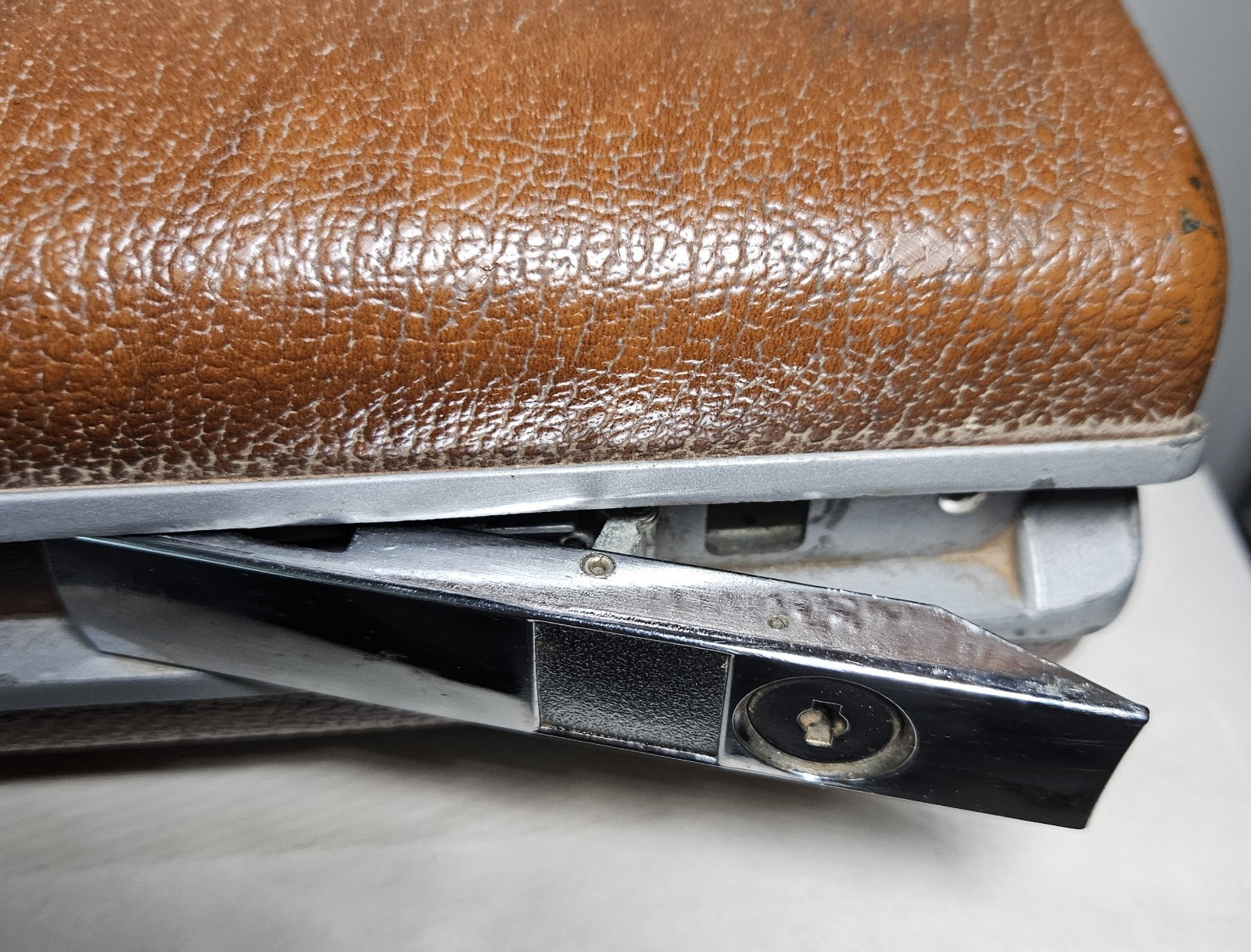 Vintage Sears Courier Samsonite Brown Hard Sided Briefcase Business 21.5″x13″x4″