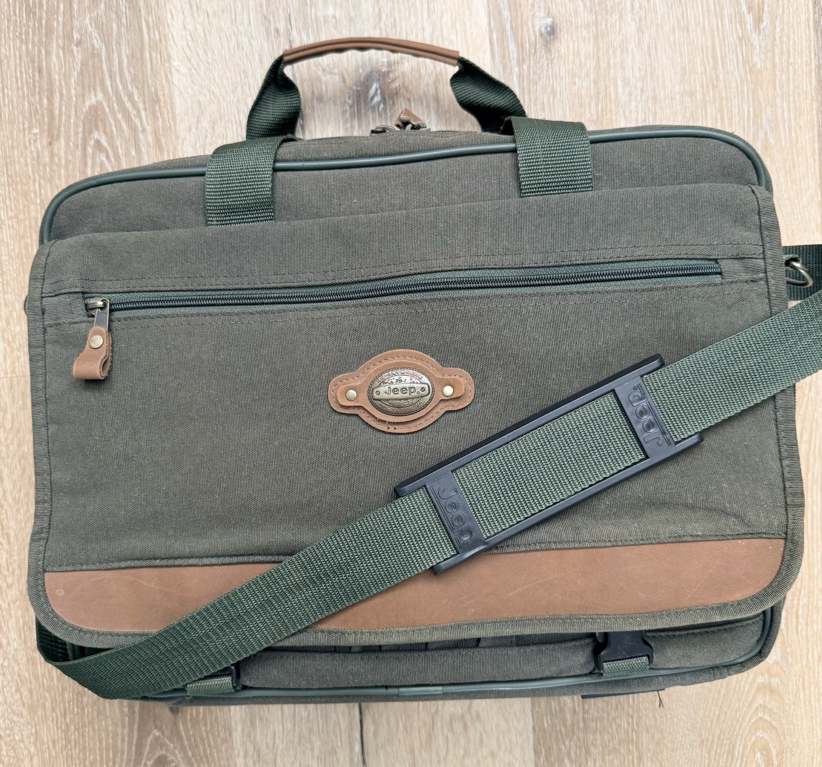 Jeep 90’s Vintage Travel Equipment Line Laptop/Trip Bag Carry Case Army Green