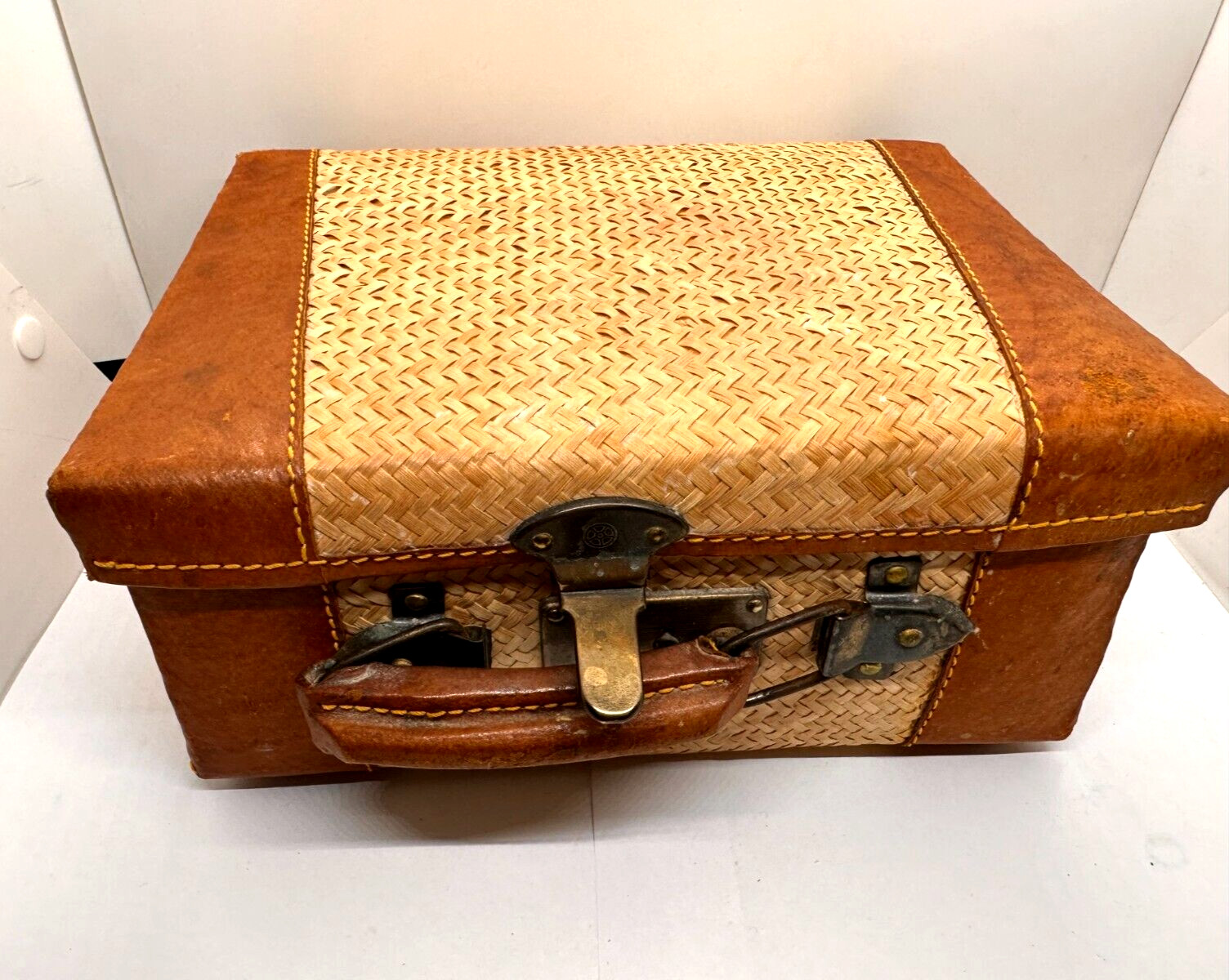 VTG Wicker /Reed and Leather suitcase – Footed